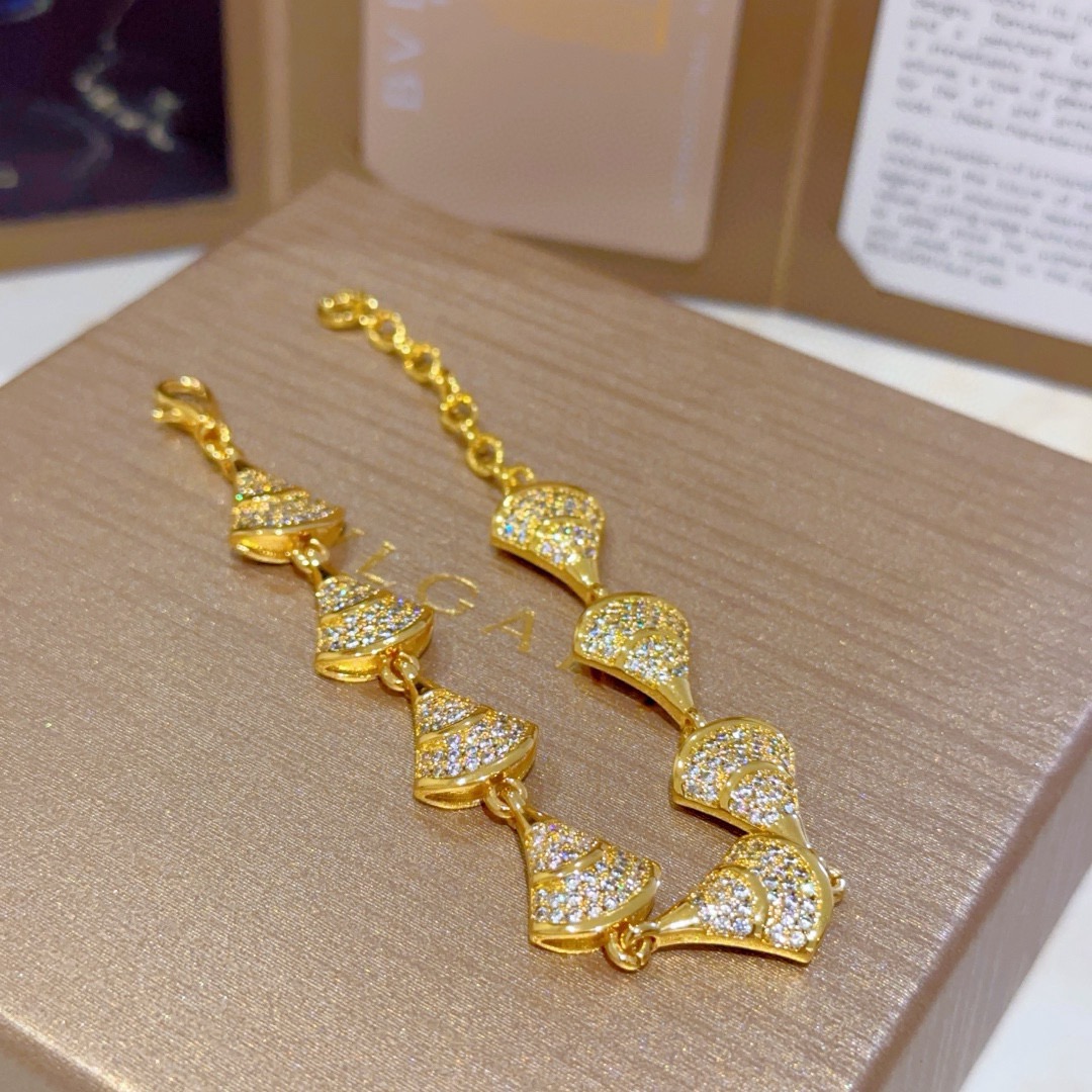 Bvlgari DIVAS DREAM bracelet yellow gold with clear pave diamonds 18cm