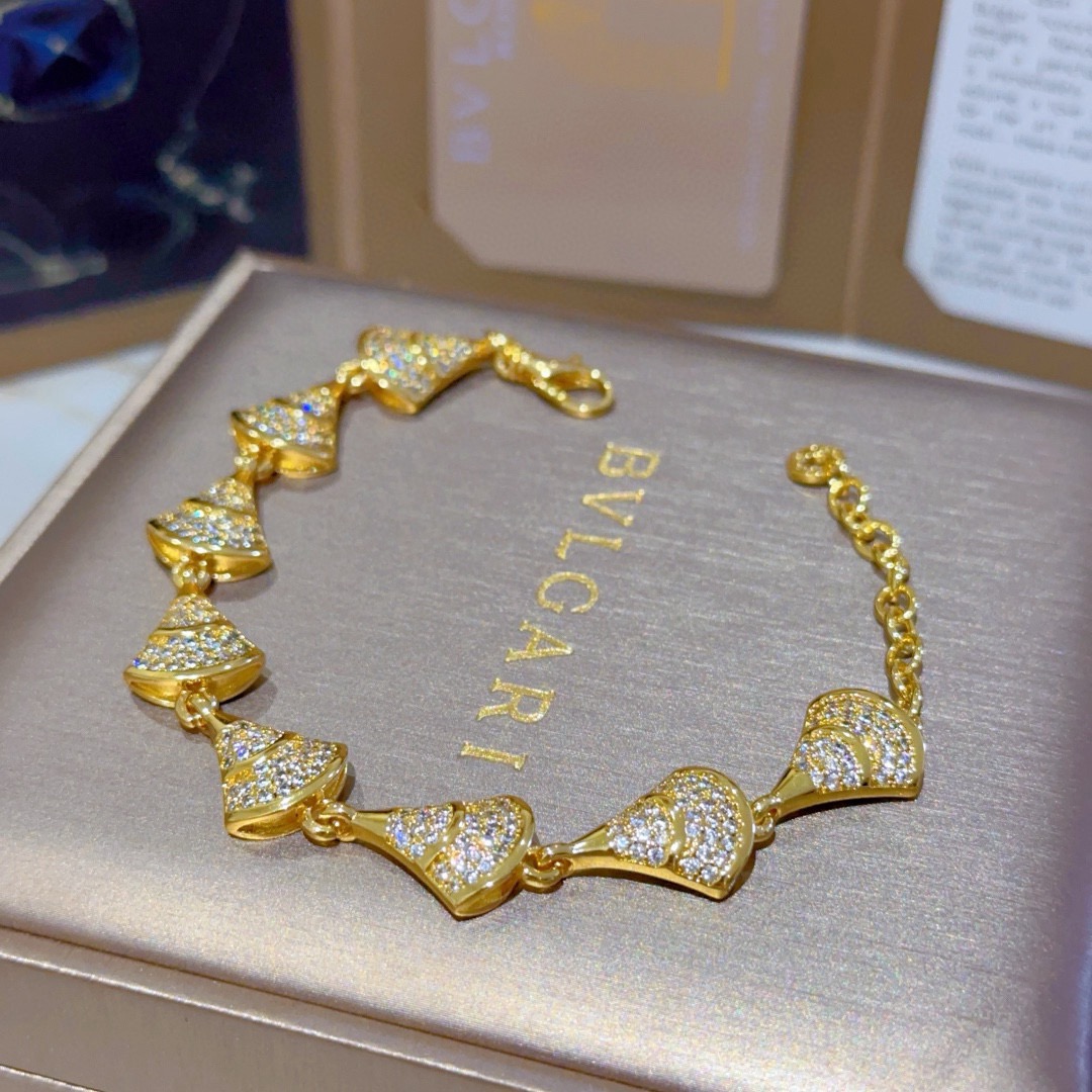 Bvlgari DIVAS DREAM bracelet yellow gold with clear pave diamonds 18cm