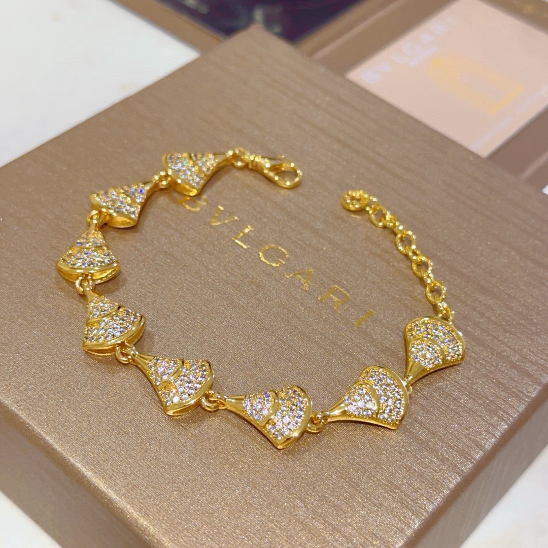 Bvlgari DIVAS DREAM bracelet yellow gold with clear pave diamonds 18cm