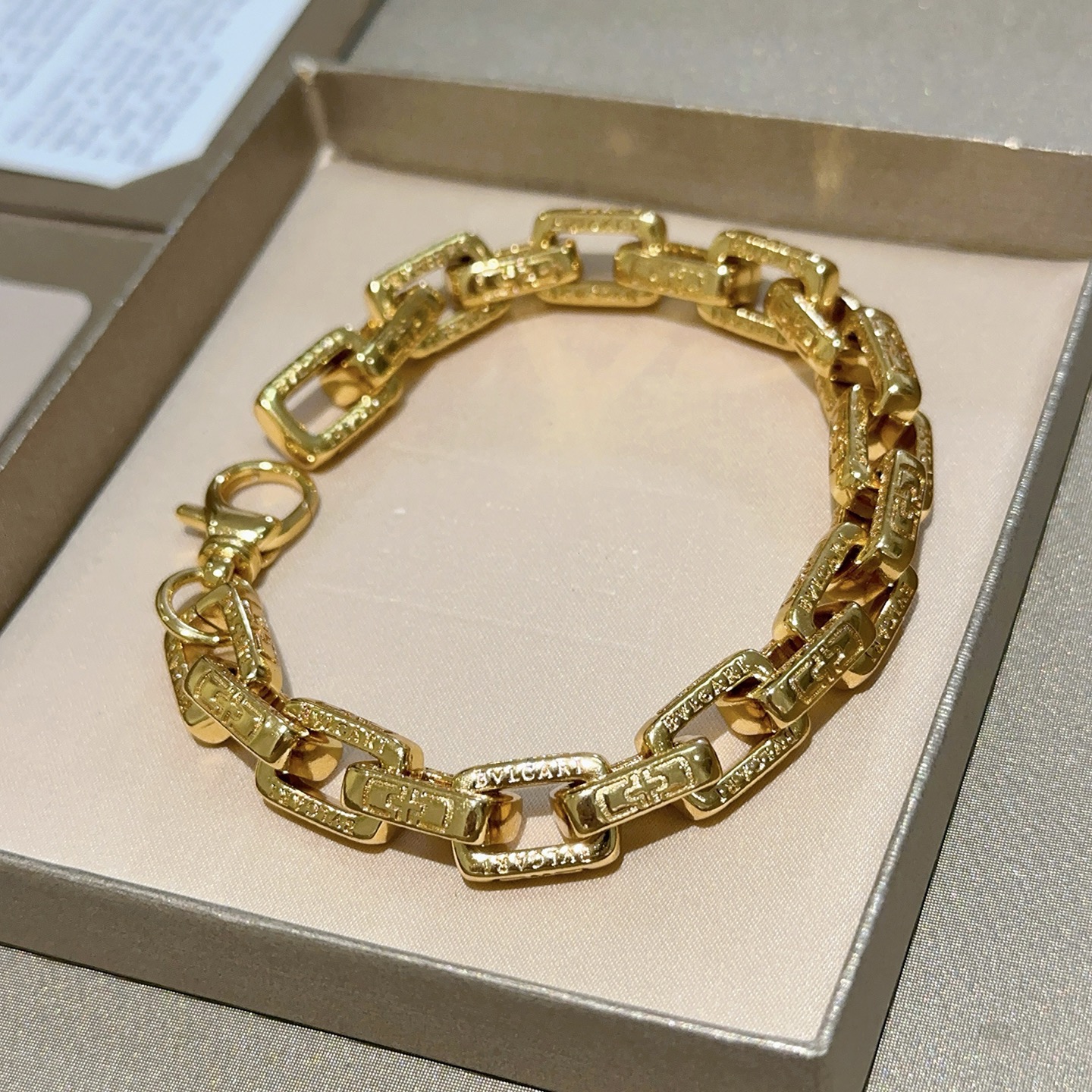 Bvlgari Bvlgari V Chain bracelet 18k yellow gold 20