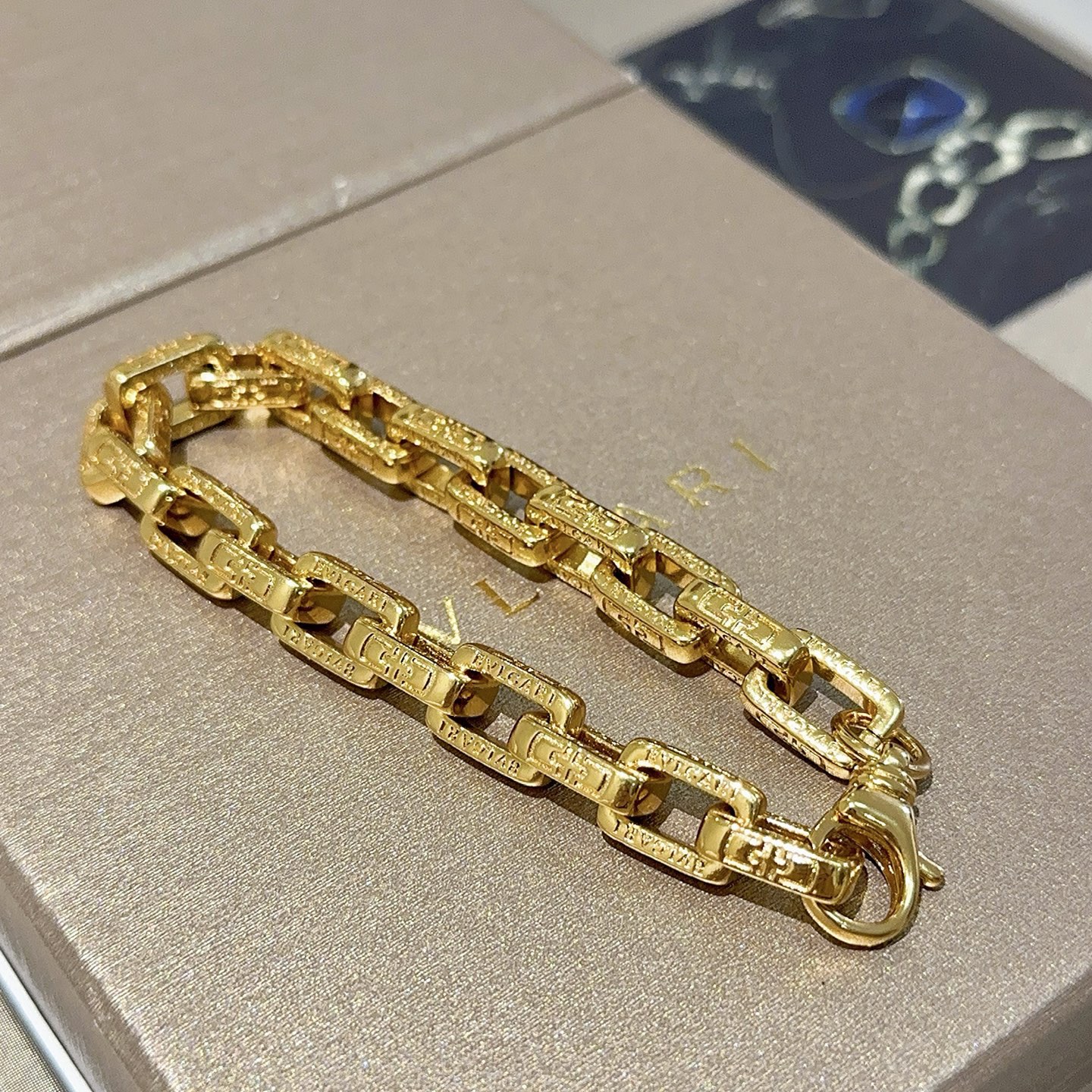 Bvlgari Bvlgari V Chain bracelet 18k yellow gold 20