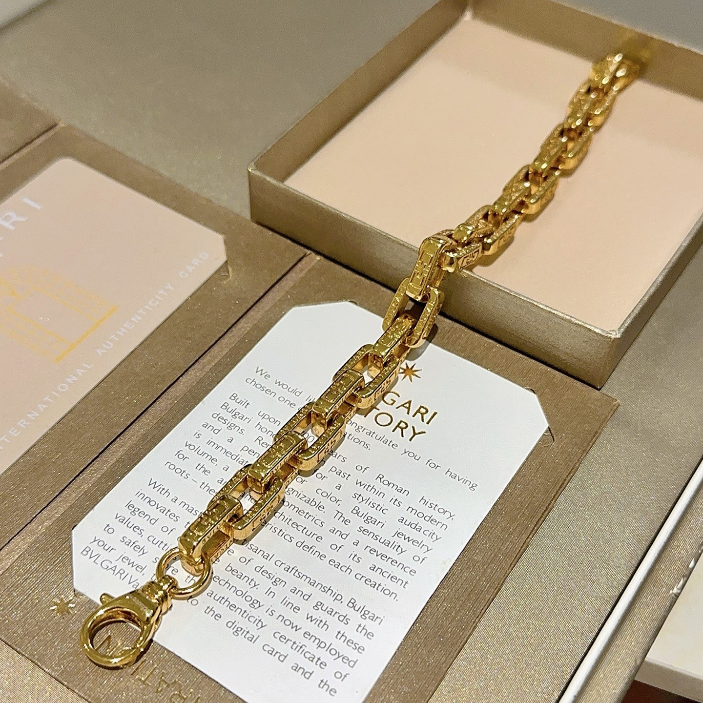 Bvlgari Bvlgari V Chain bracelet 18k yellow gold 20