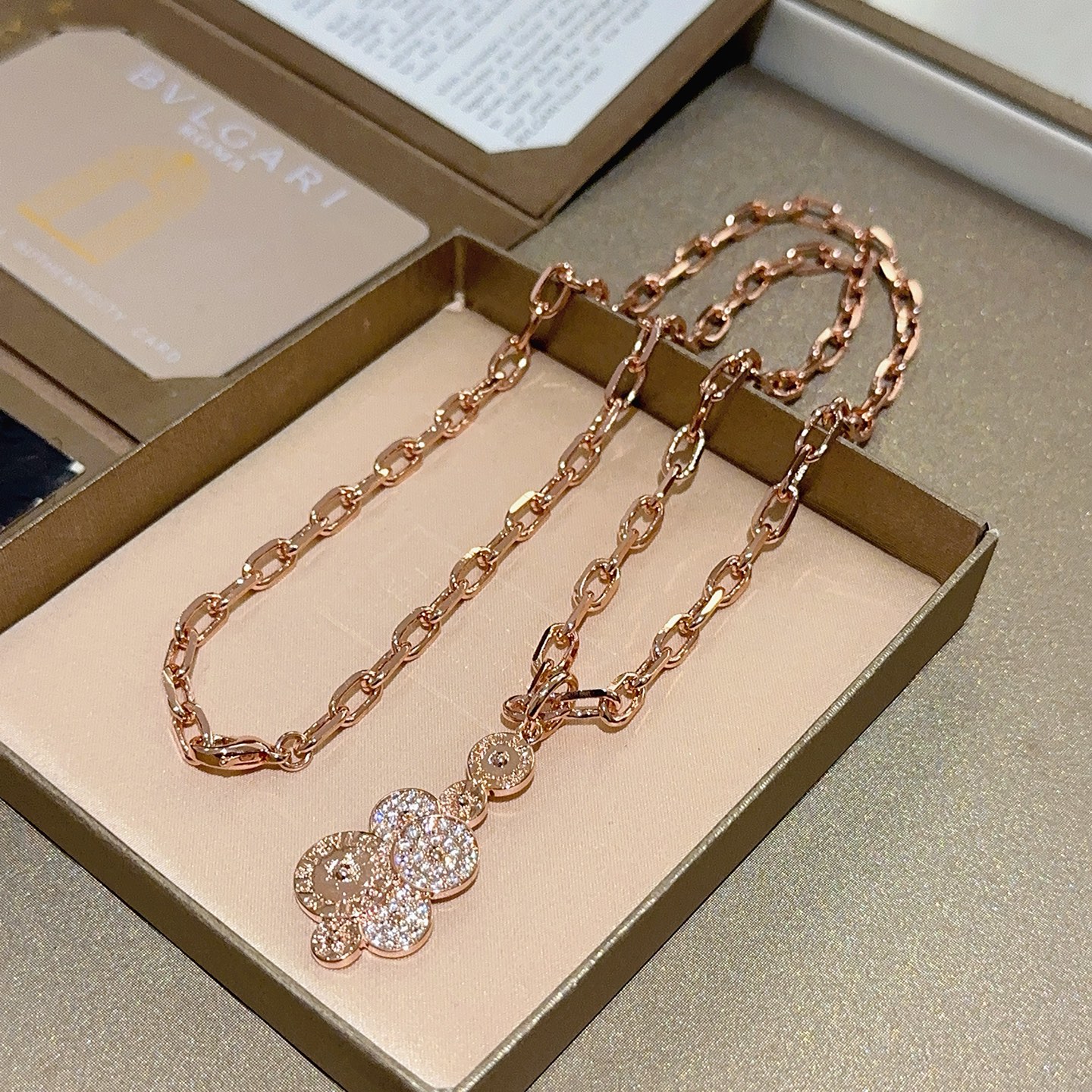 Bvlgari DIVAS DREAM necklace Rose gold with clear pave diamonds 45cm