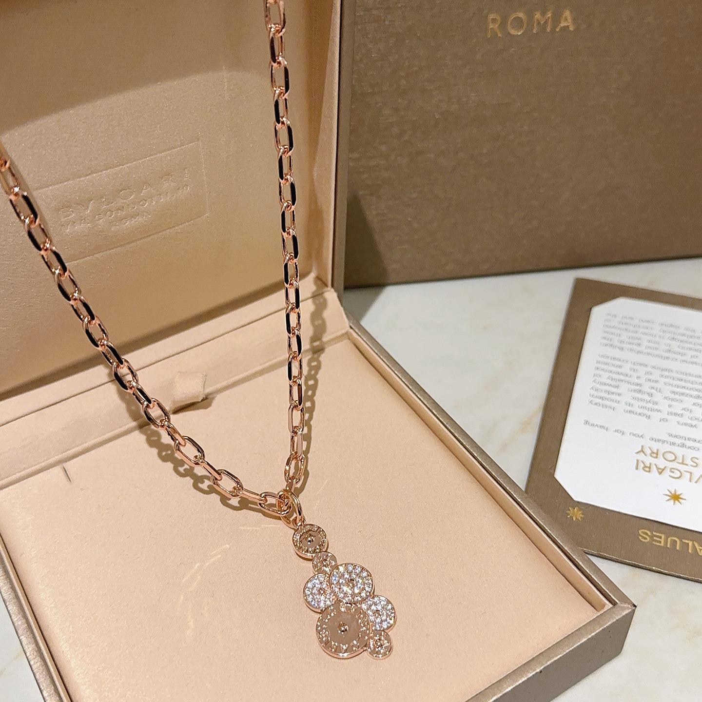 Bvlgari DIVAS DREAM necklace Rose gold with clear pave diamonds 45cm