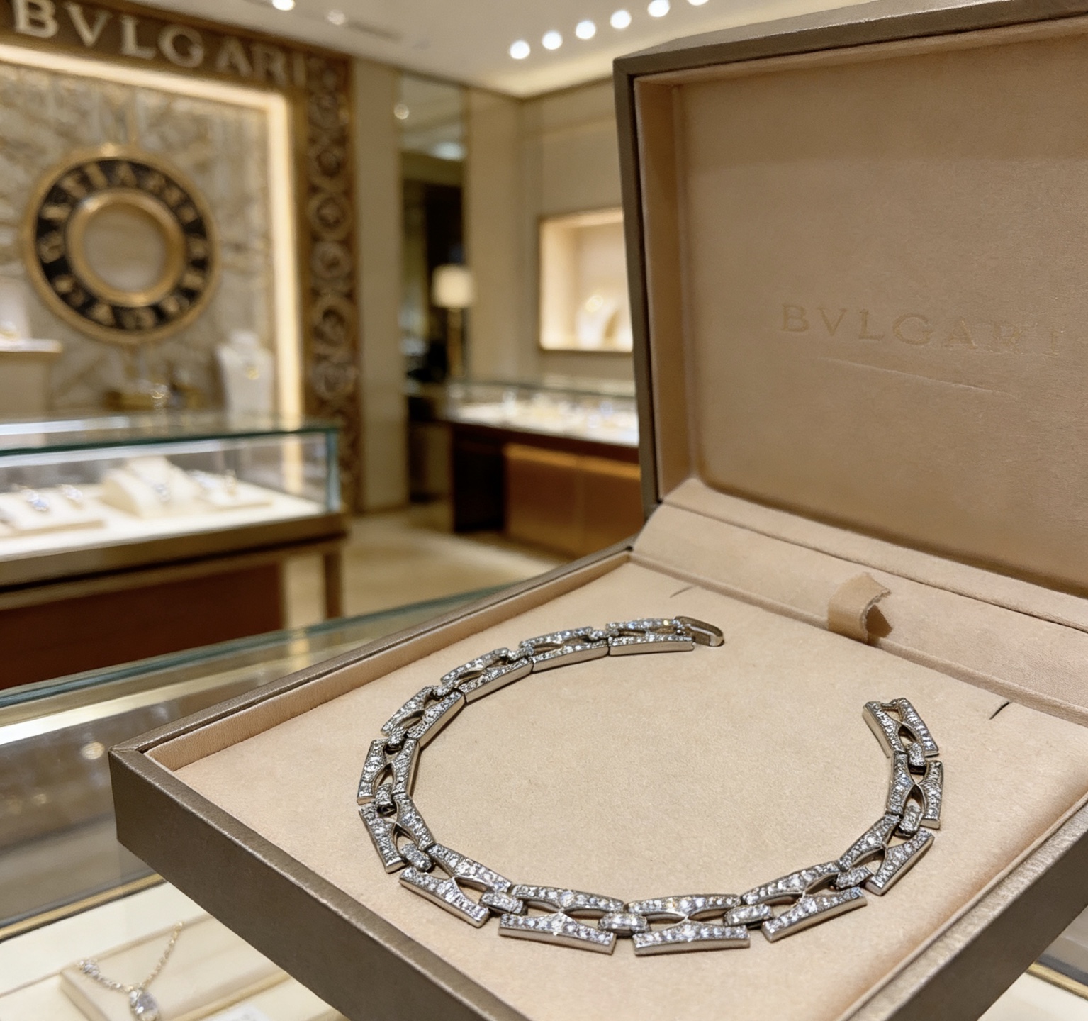 Bvlgari DIVAS DREAM bracelet 18k white gold with pave diamonds 18cm