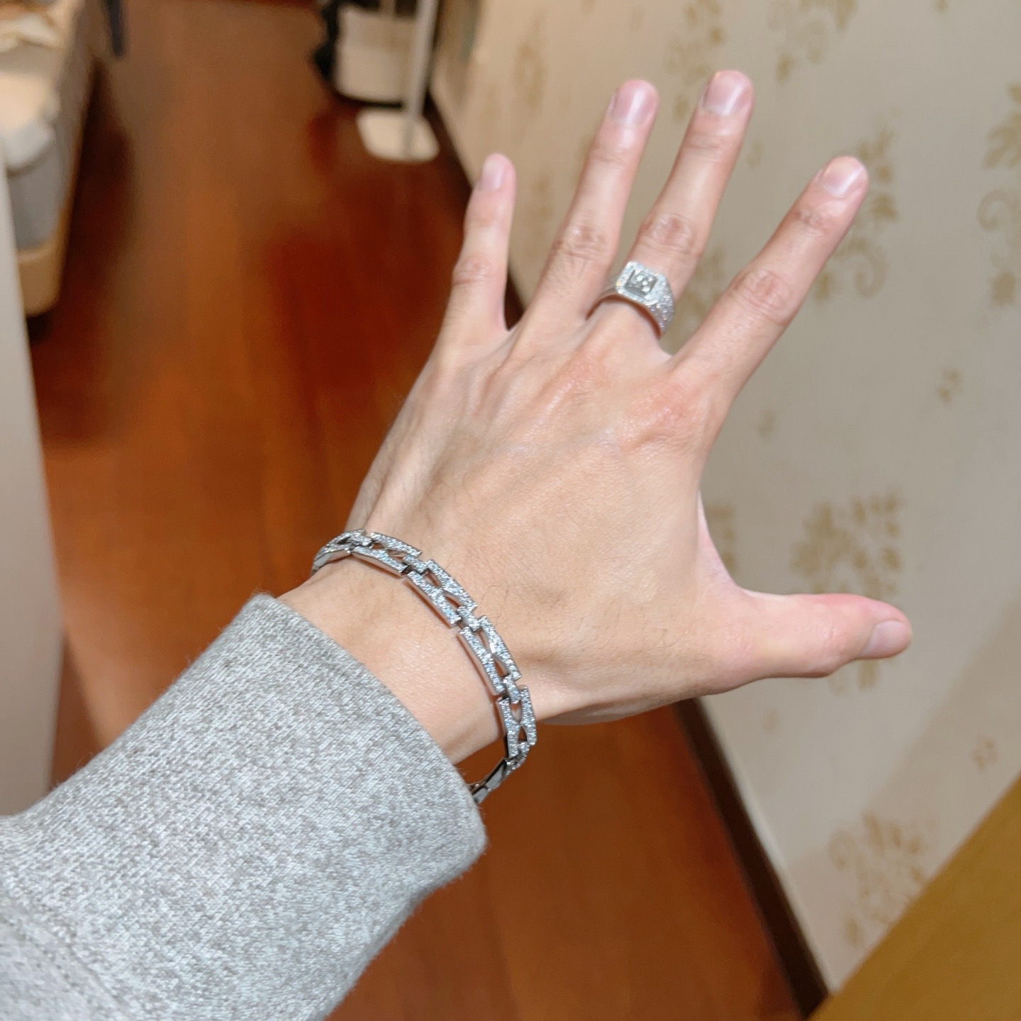 Bvlgari DIVAS DREAM bracelet 18k white gold with pave diamonds 18cm