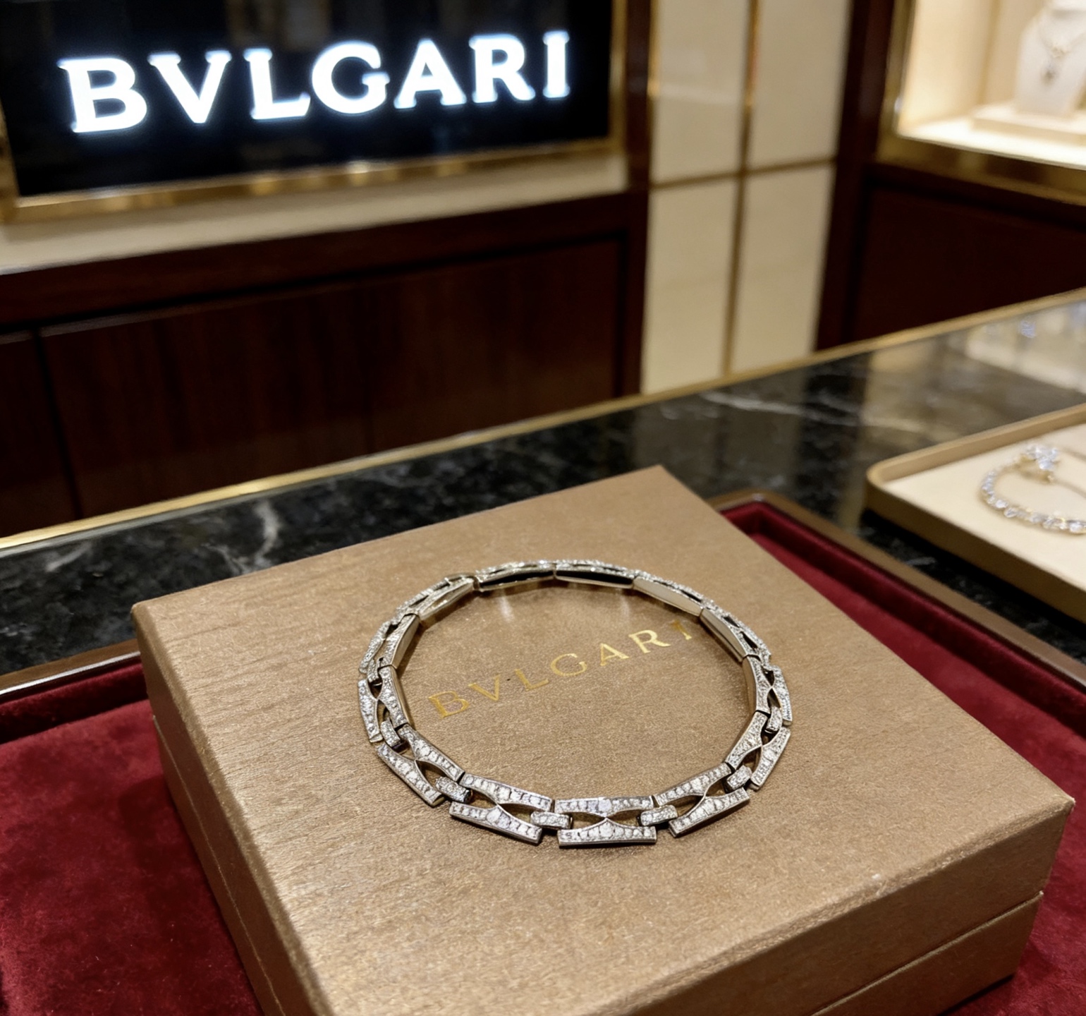 Bvlgari DIVAS DREAM bracelet 18k white gold with pave diamonds 18cm