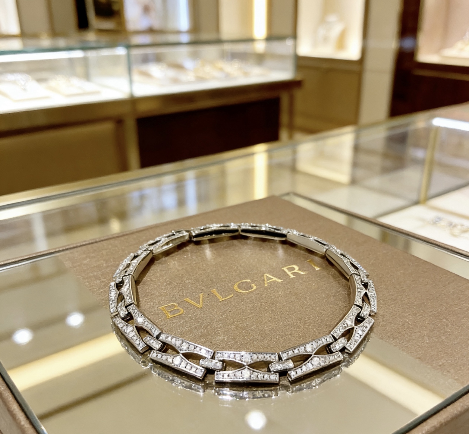 Bvlgari DIVAS DREAM bracelet 18k white gold with pave diamonds 18cm