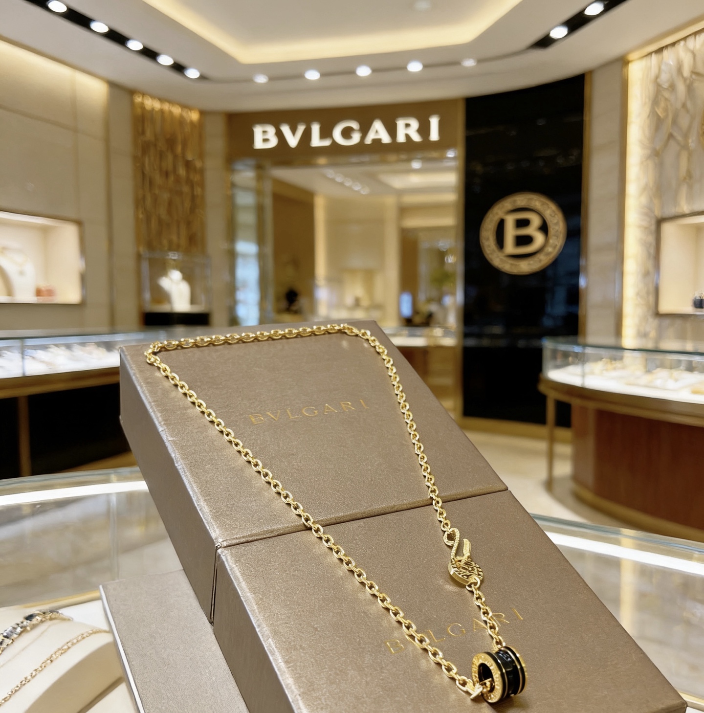 Bvlgari B zero1 necklace 18K yellow gold with black ceramic 60cm
