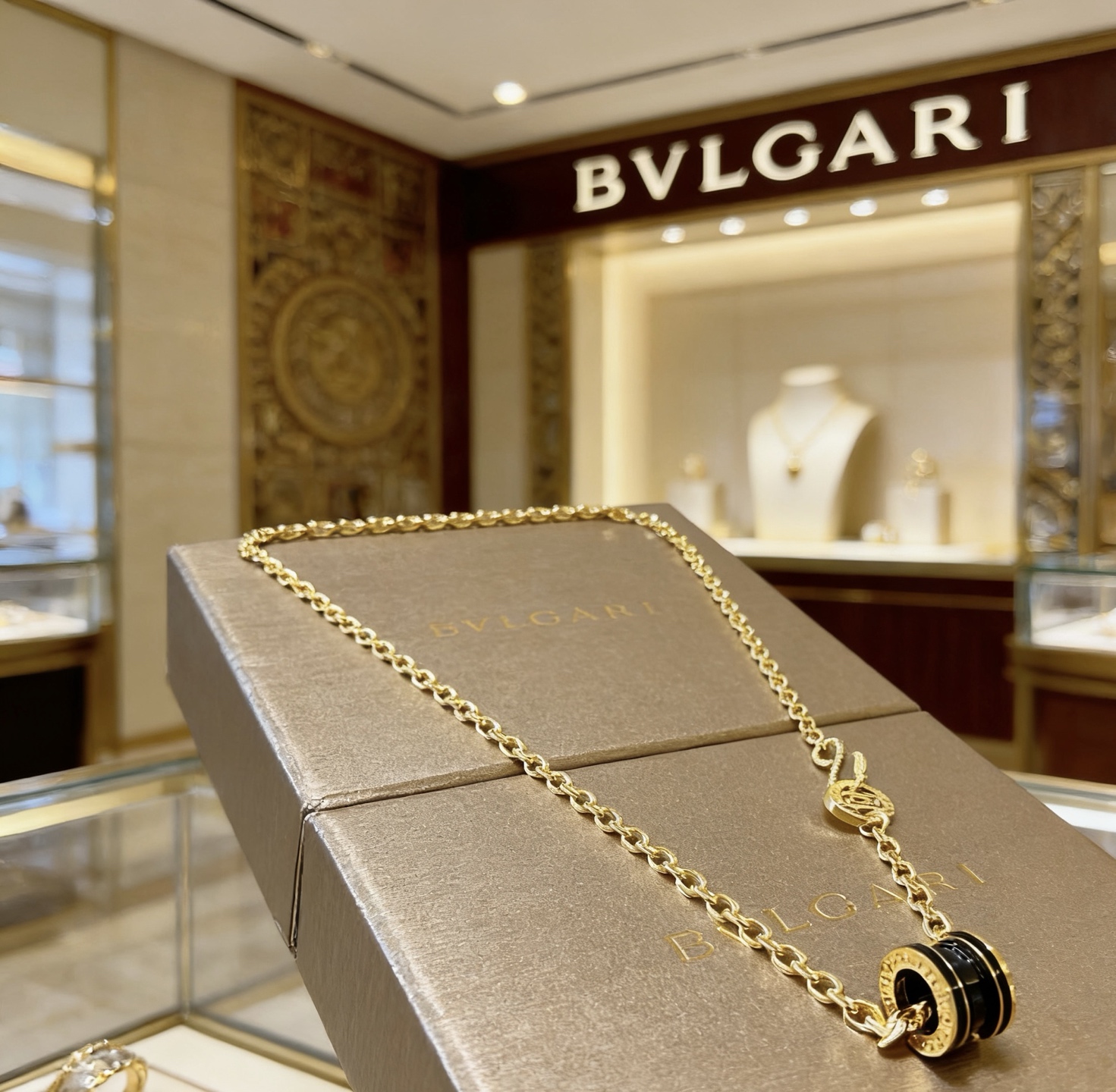 Bvlgari B zero1 necklace 18K yellow gold with black ceramic 60cm