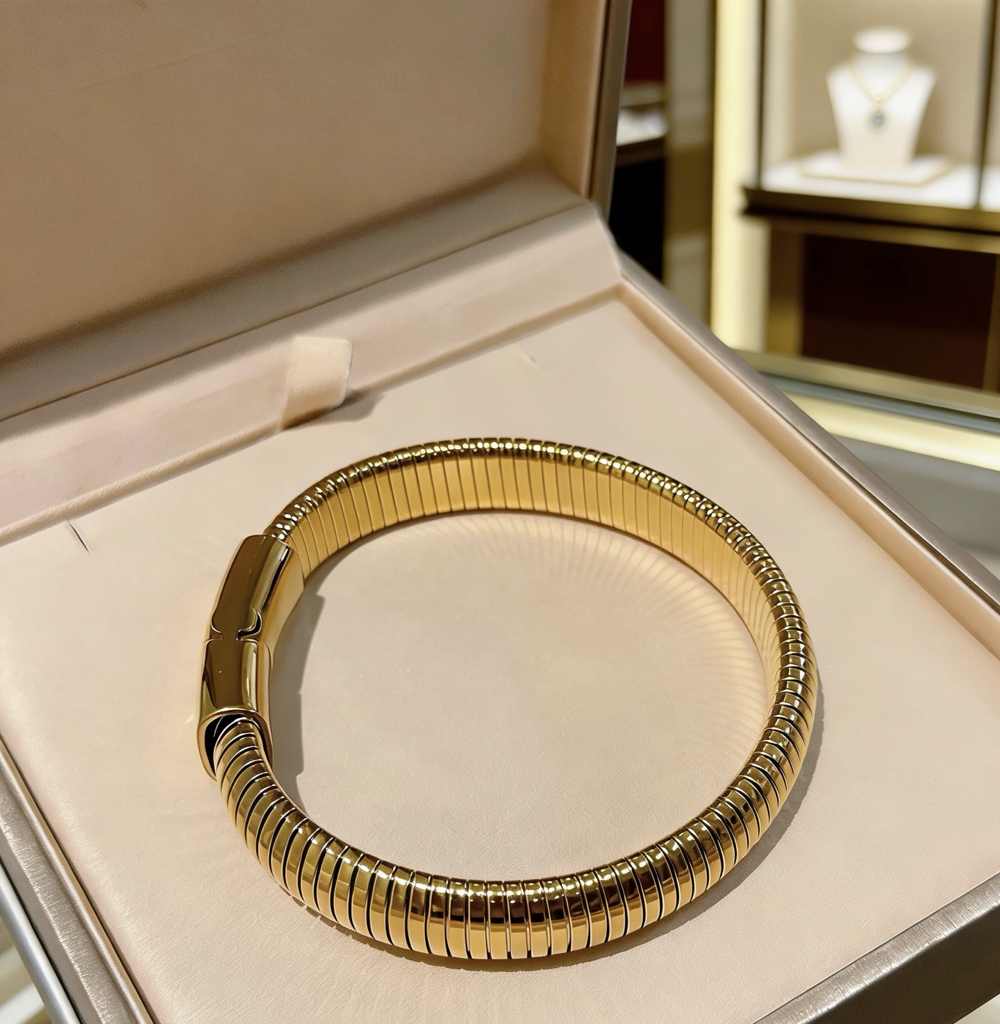 Bvlgari Serpenti Tubogas bracelet 18K yellow gold no gemstones 17cm