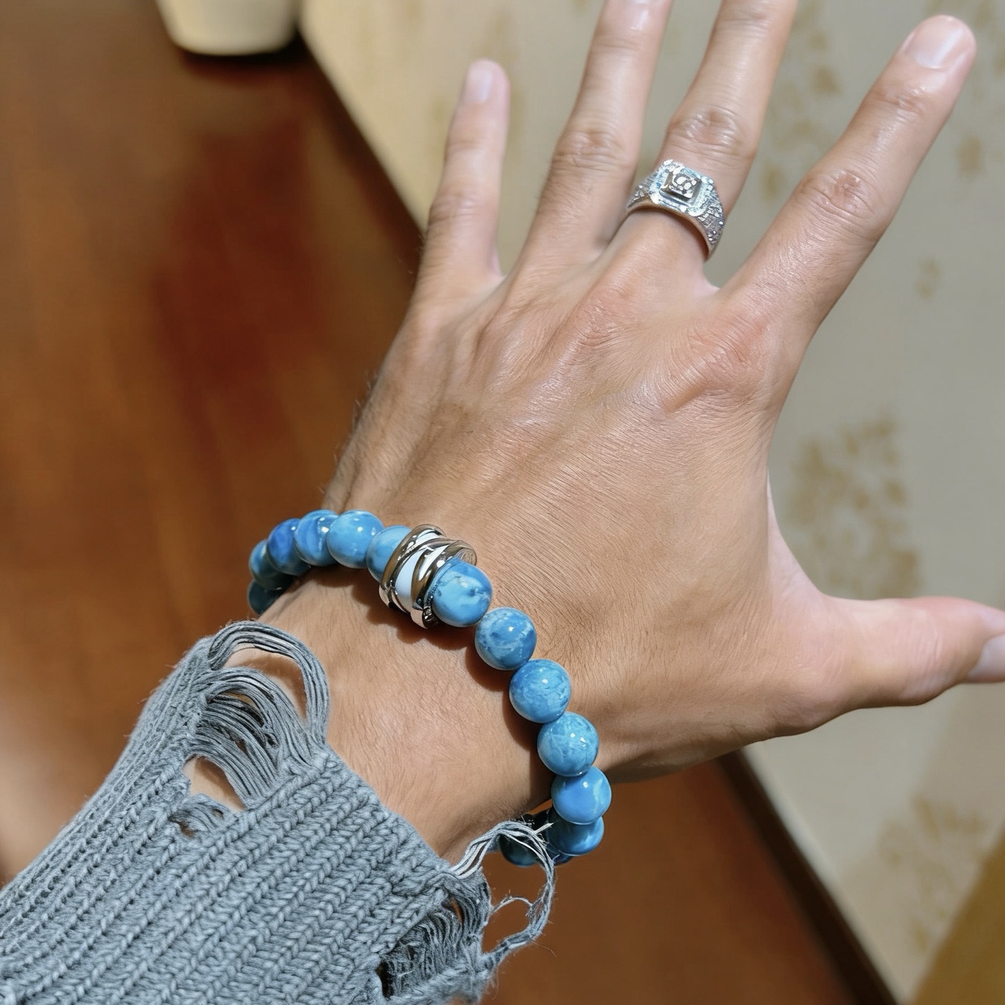 Bvlgari DIVAS DREAM bracelet Silver-toned metal with white enamel accent variegated blue stone beads 20