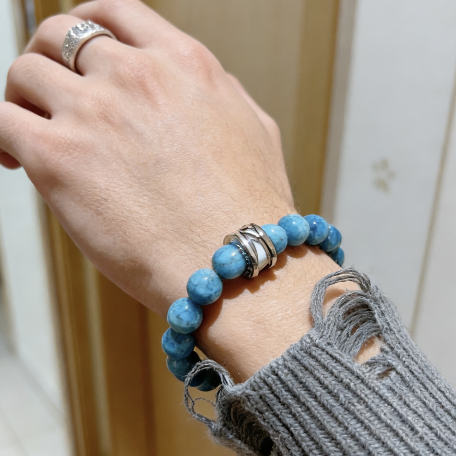 Bvlgari DIVAS DREAM bracelet Silver-toned metal with white enamel accent variegated blue stone beads 20