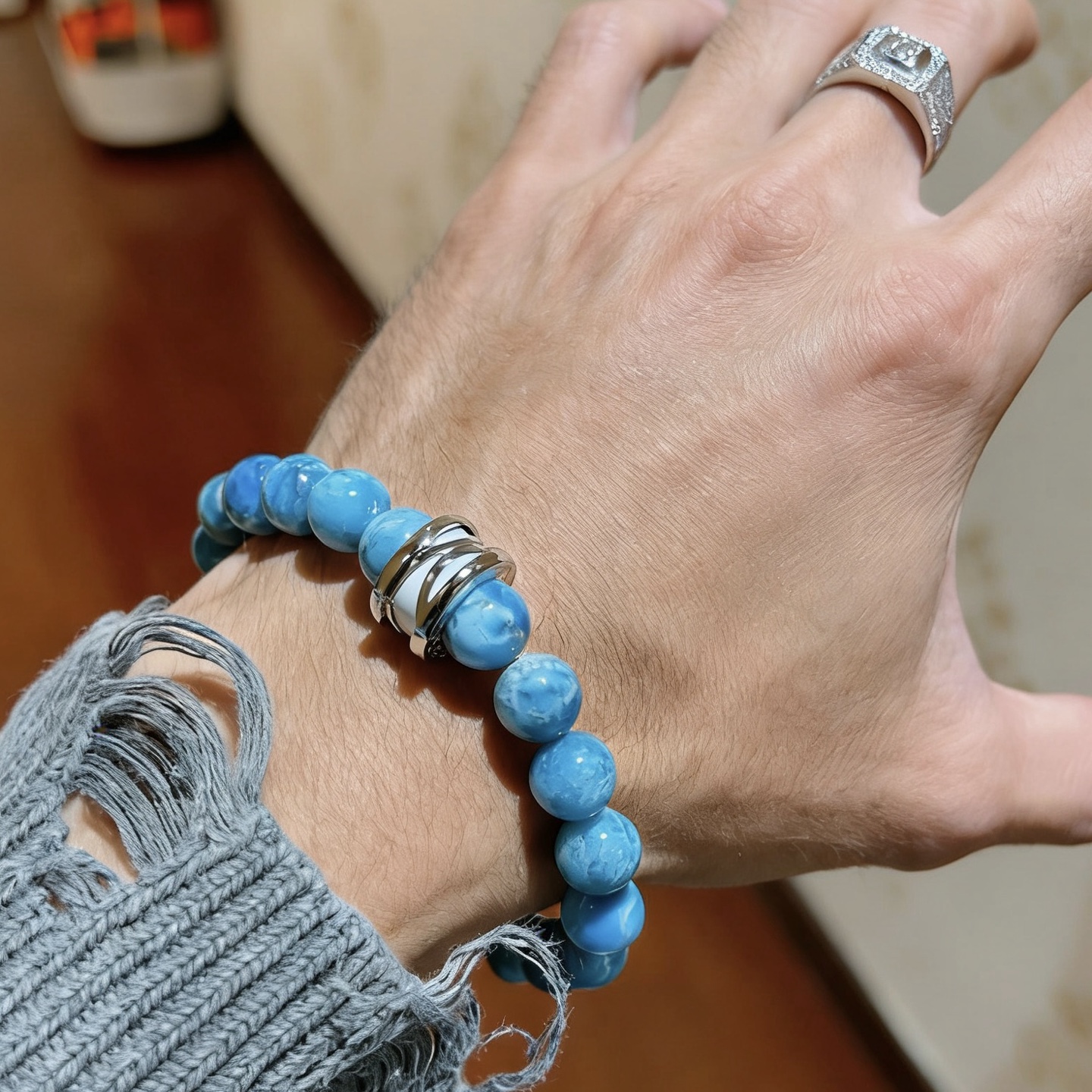 Bvlgari DIVAS DREAM bracelet Silver-toned metal with white enamel accent variegated blue stone beads 20