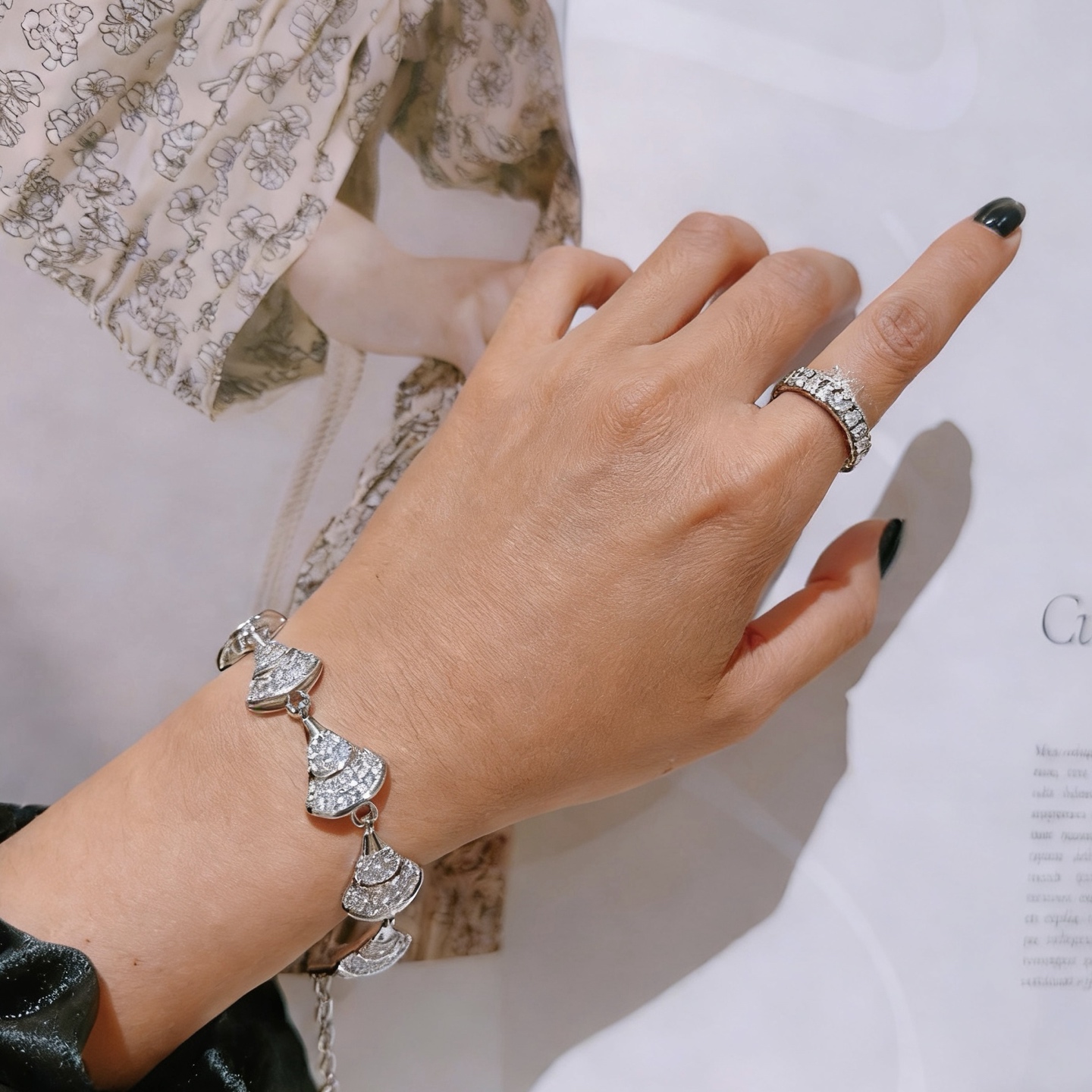 Bvlgari DIVAS DREAM bracelet 18k white gold pave set clear diamonds 18cm