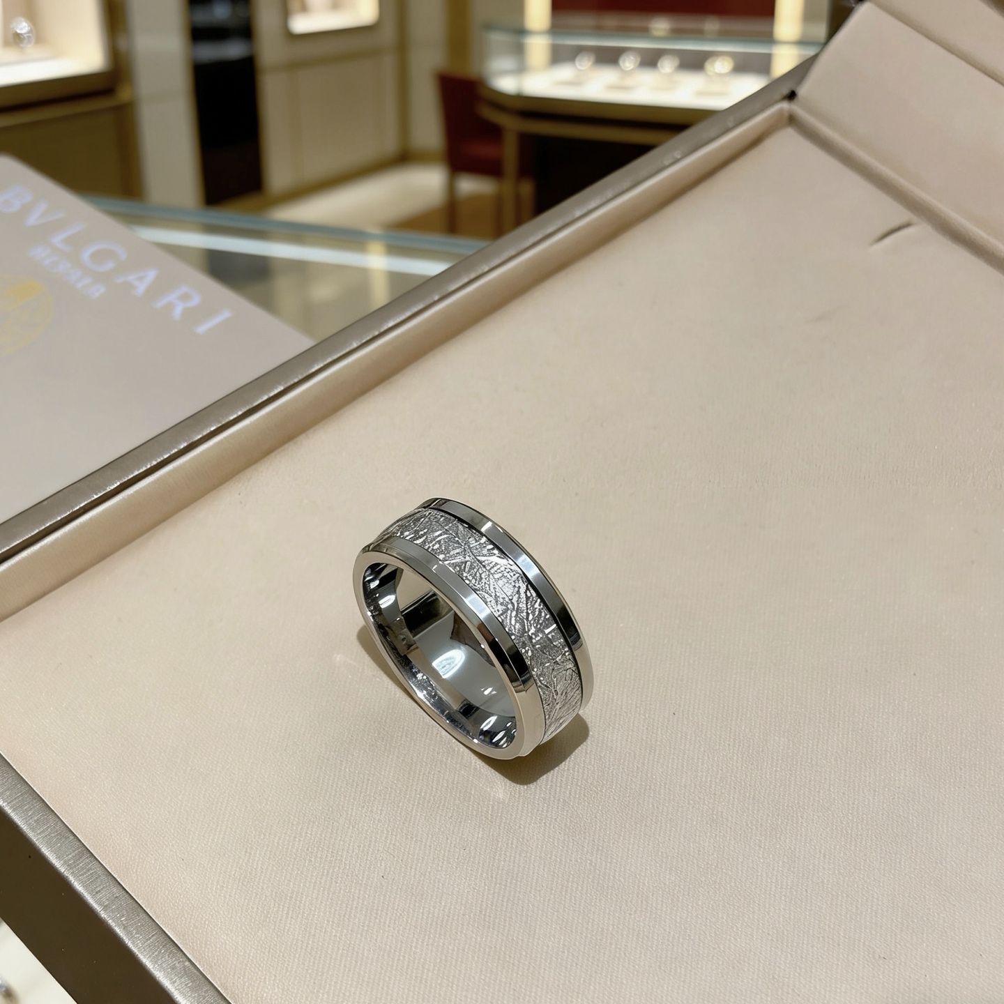 Bvlgari B zero1 ring silver white gold with meteorite textured inlay 10