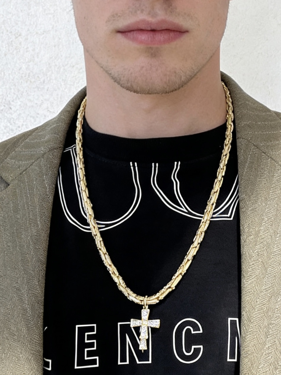 Bvlgari DIVAS DREAM Cross Pendant Chain necklace 18k yellow gold with clear diamond accents 50cm