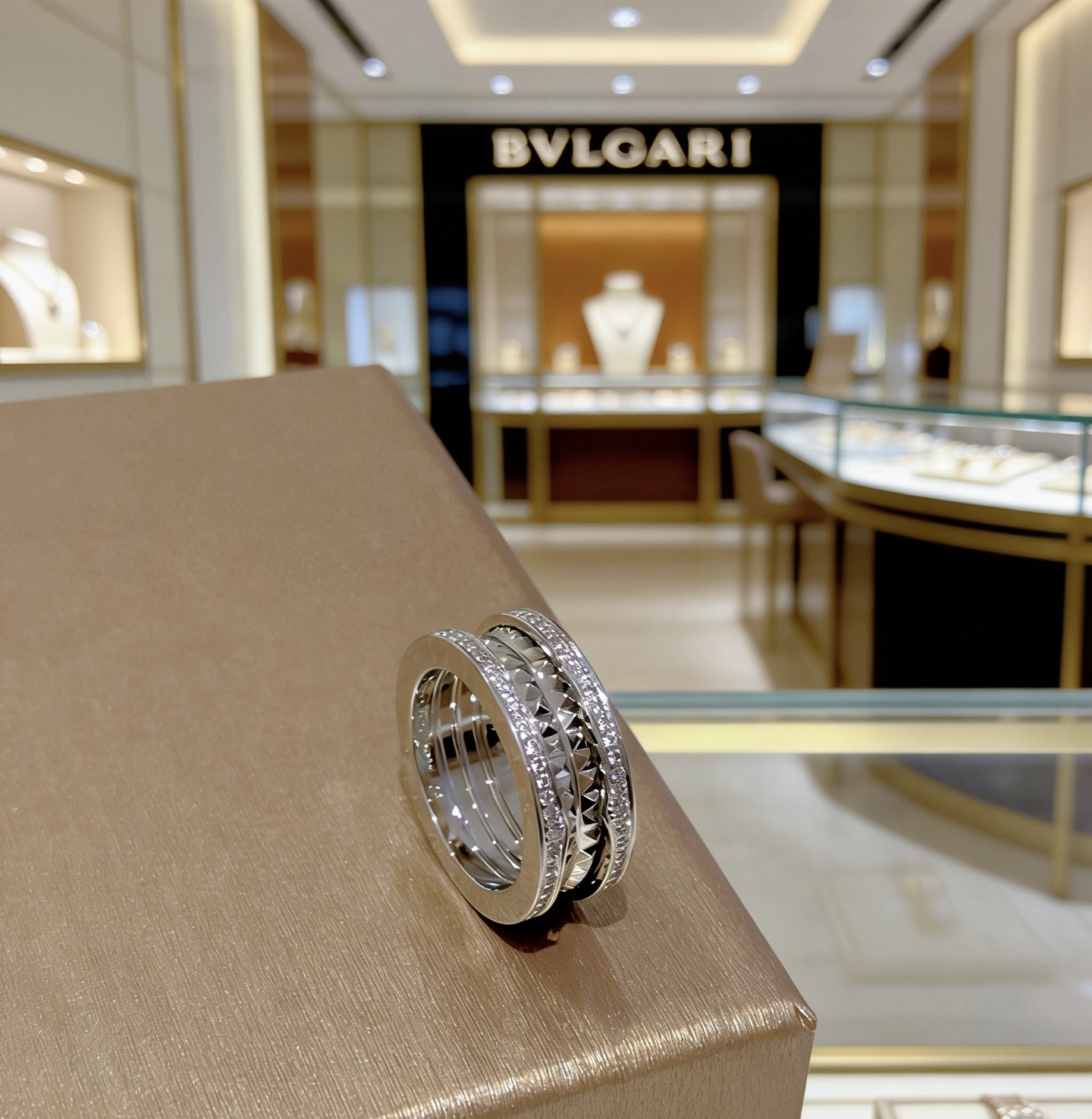 Bvlgari B zero1 Rock ring 18k white gold clear diamond 10