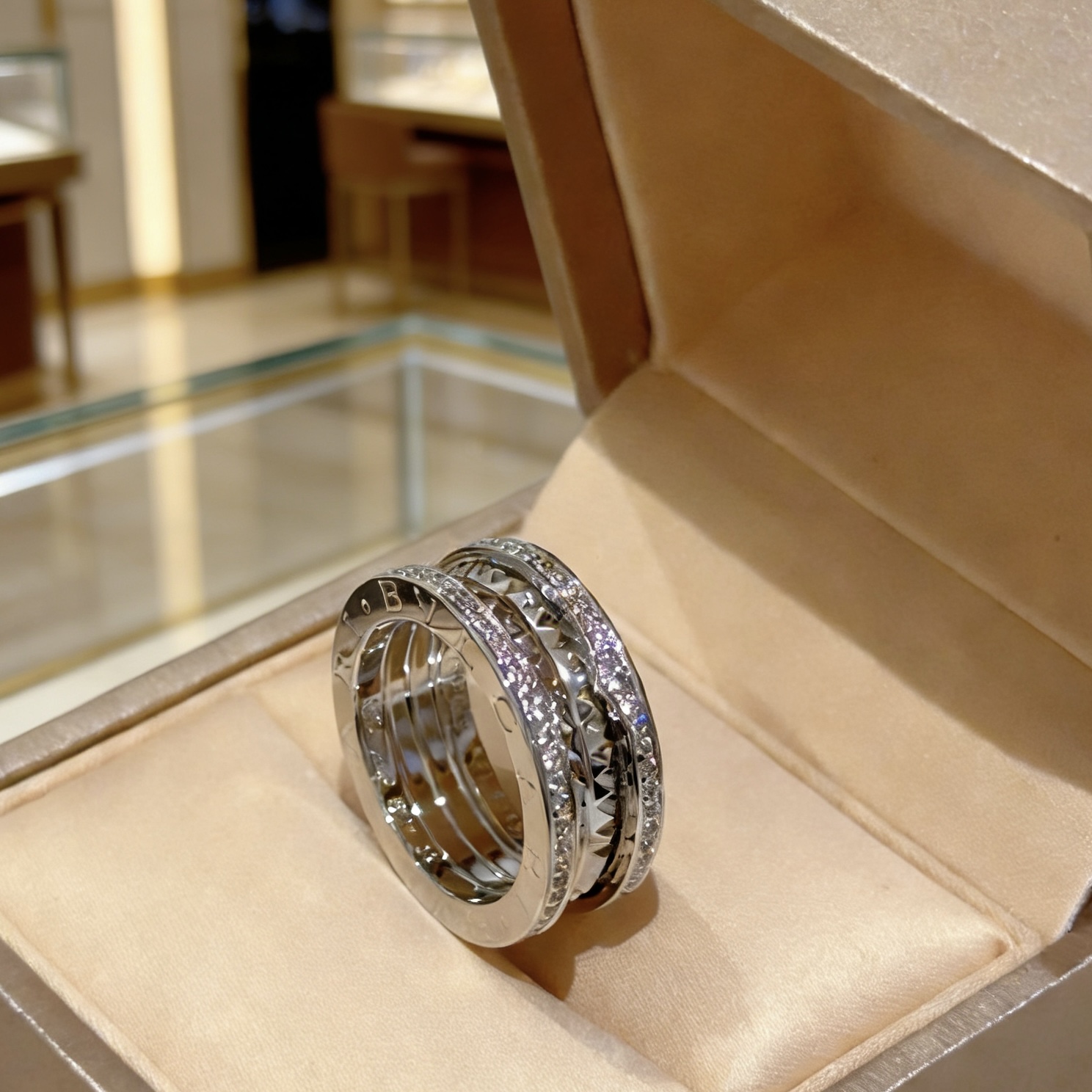 Bvlgari B zero1 Rock ring 18k white gold clear diamond 10
