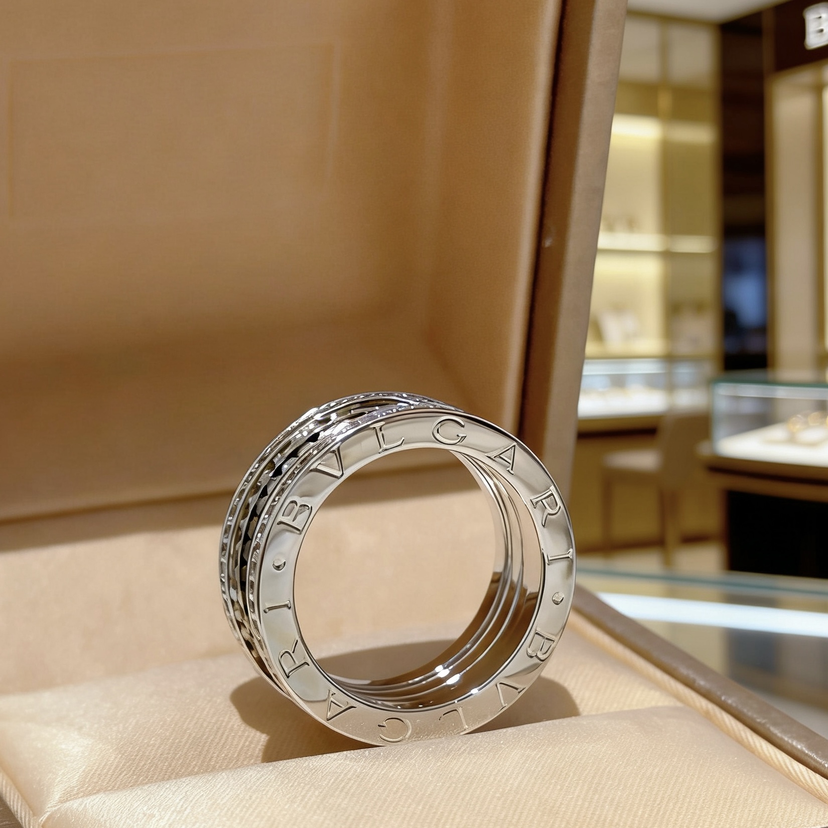 Bvlgari B zero1 Rock ring 18k white gold clear diamond 10