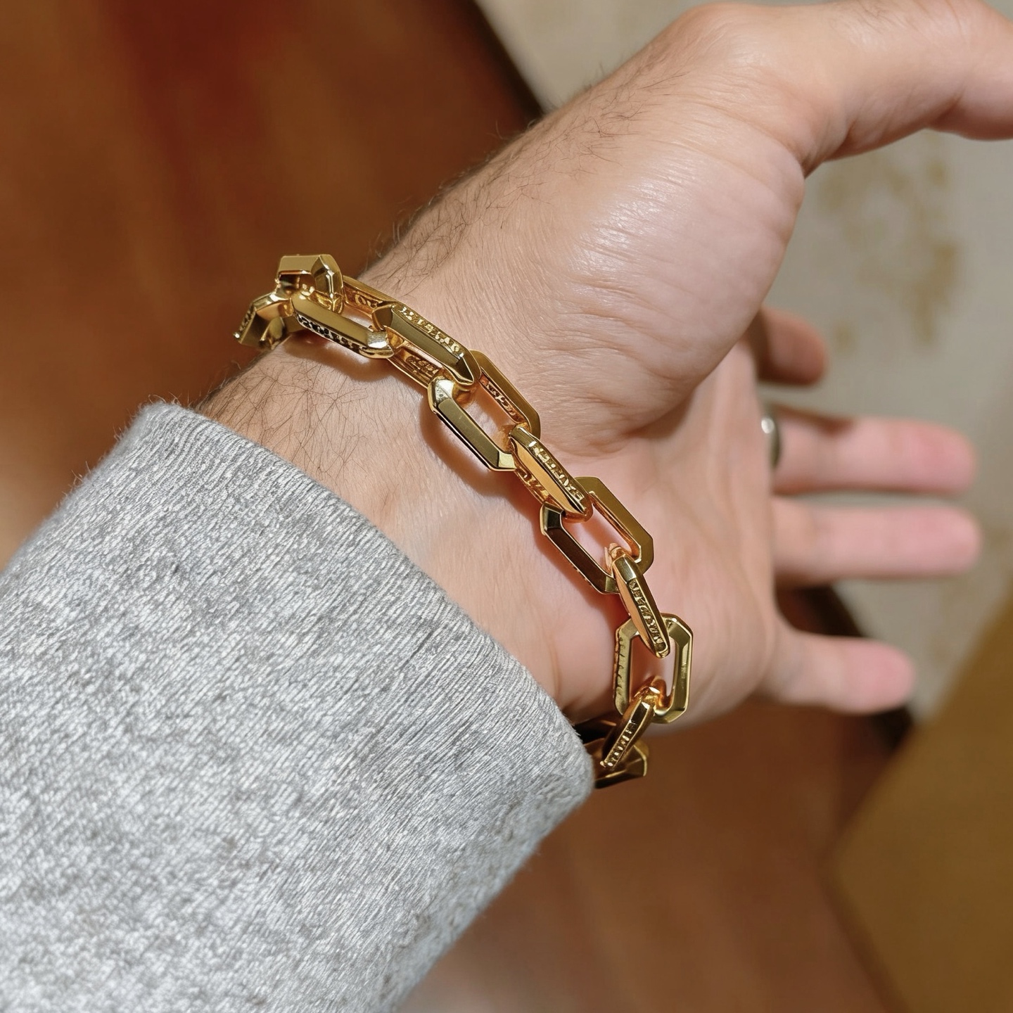 Bvlgari DIVAS DREAM bracelet 18K yellow gold with clear diamond accents 18cm