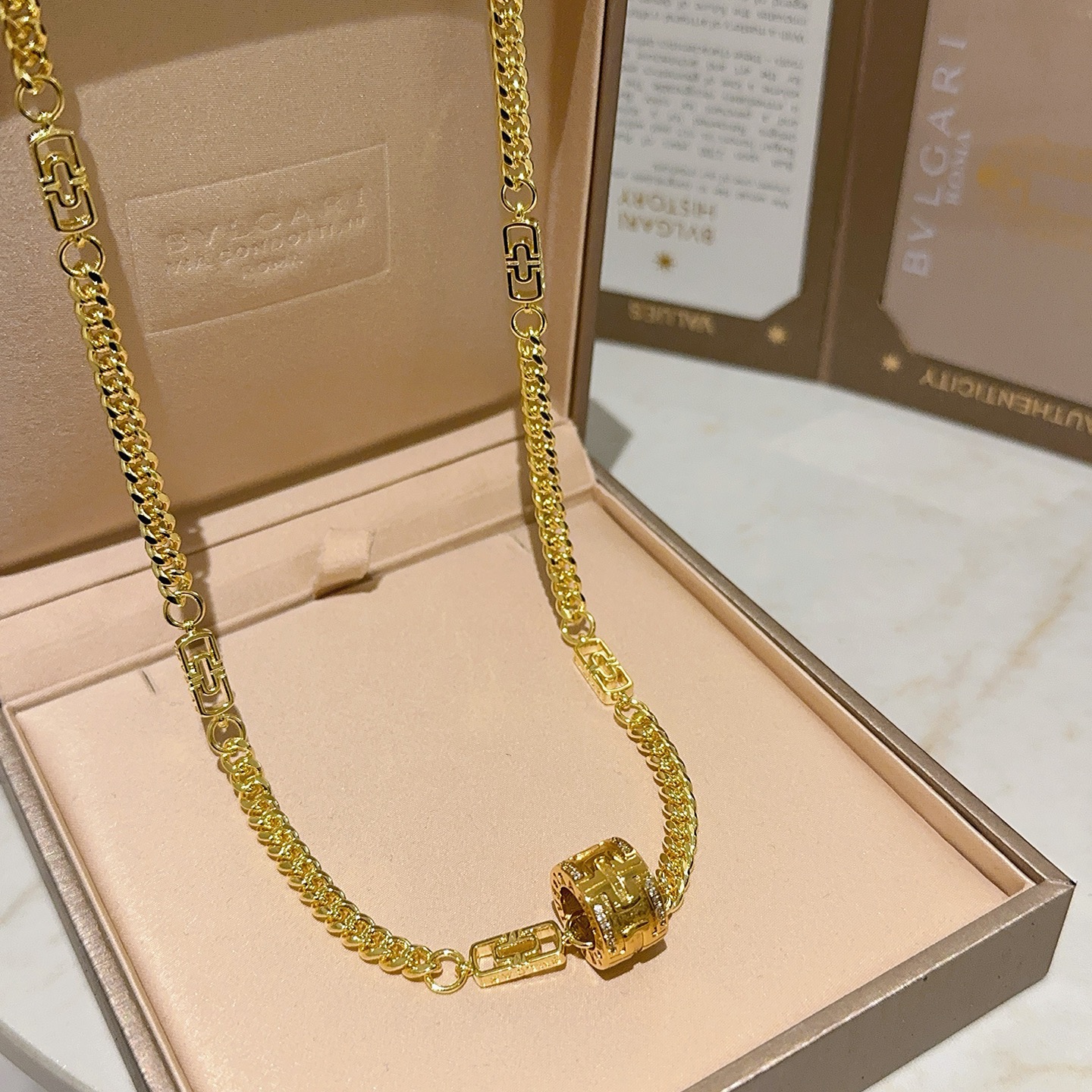 Bvlgari Bvlgari Bvlgari necklace 18K yellow gold with diamond accents 60cm