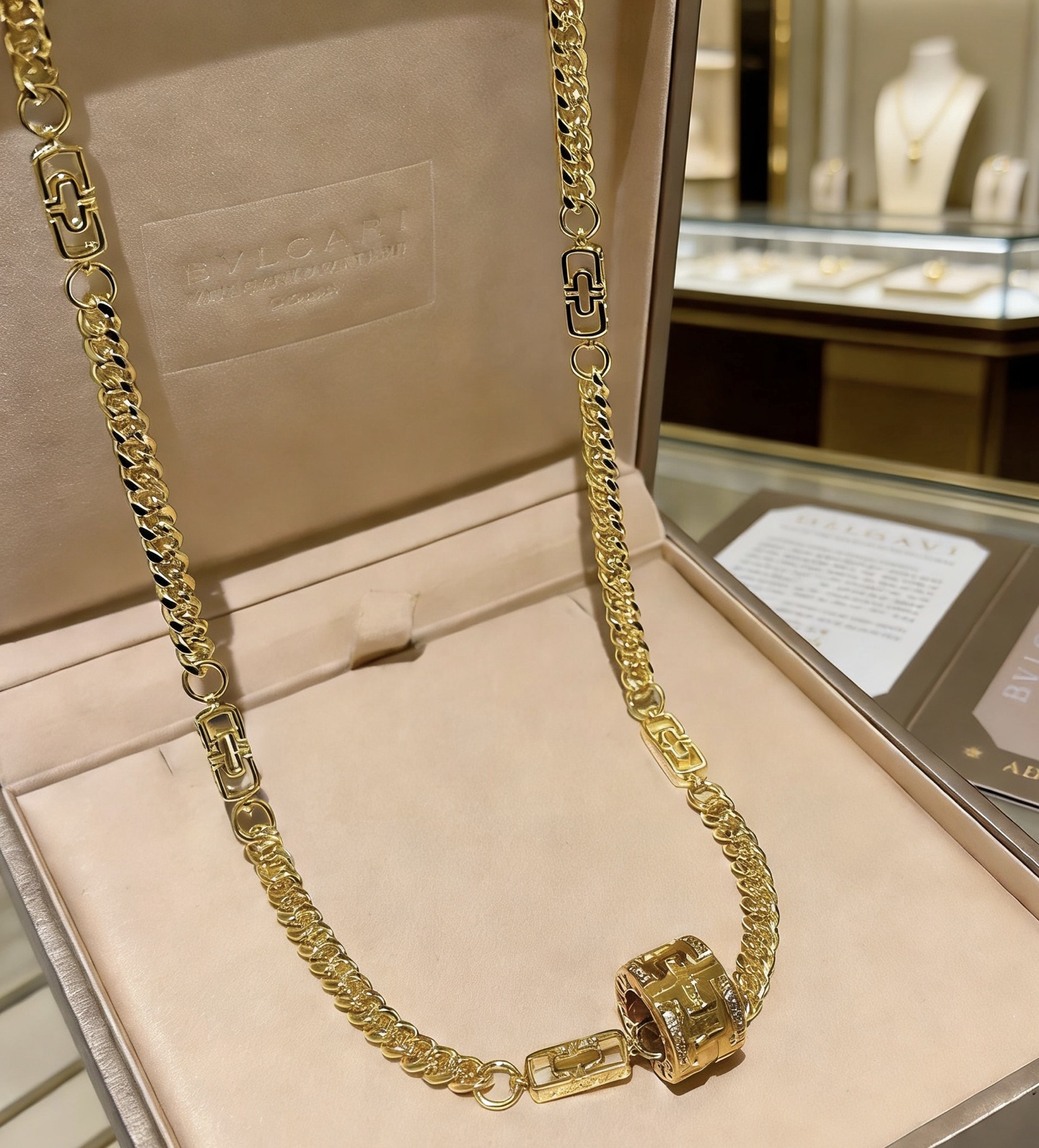 Bvlgari Bvlgari Bvlgari necklace 18K yellow gold with diamond accents 60cm