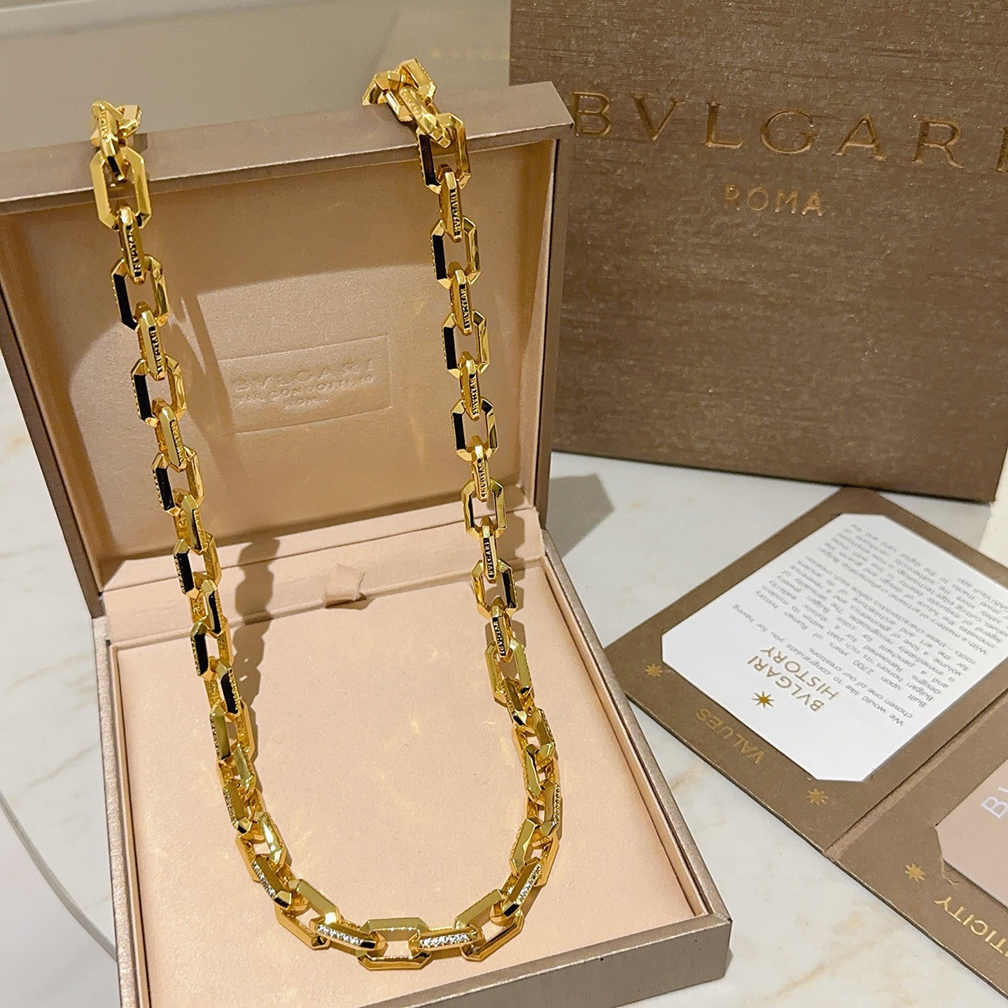 Bvlgari Bvlgari Bvlgari Chain necklace 18k yellow gold with clear diamond accents and black enamel detailing 50cm
