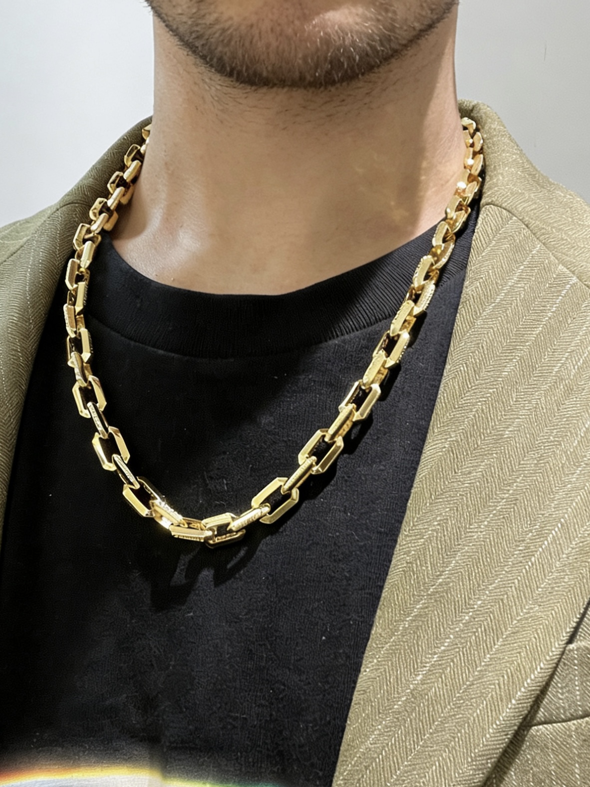 Bvlgari Bvlgari Bvlgari Chain necklace 18k yellow gold with clear diamond accents and black enamel detailing 50cm
