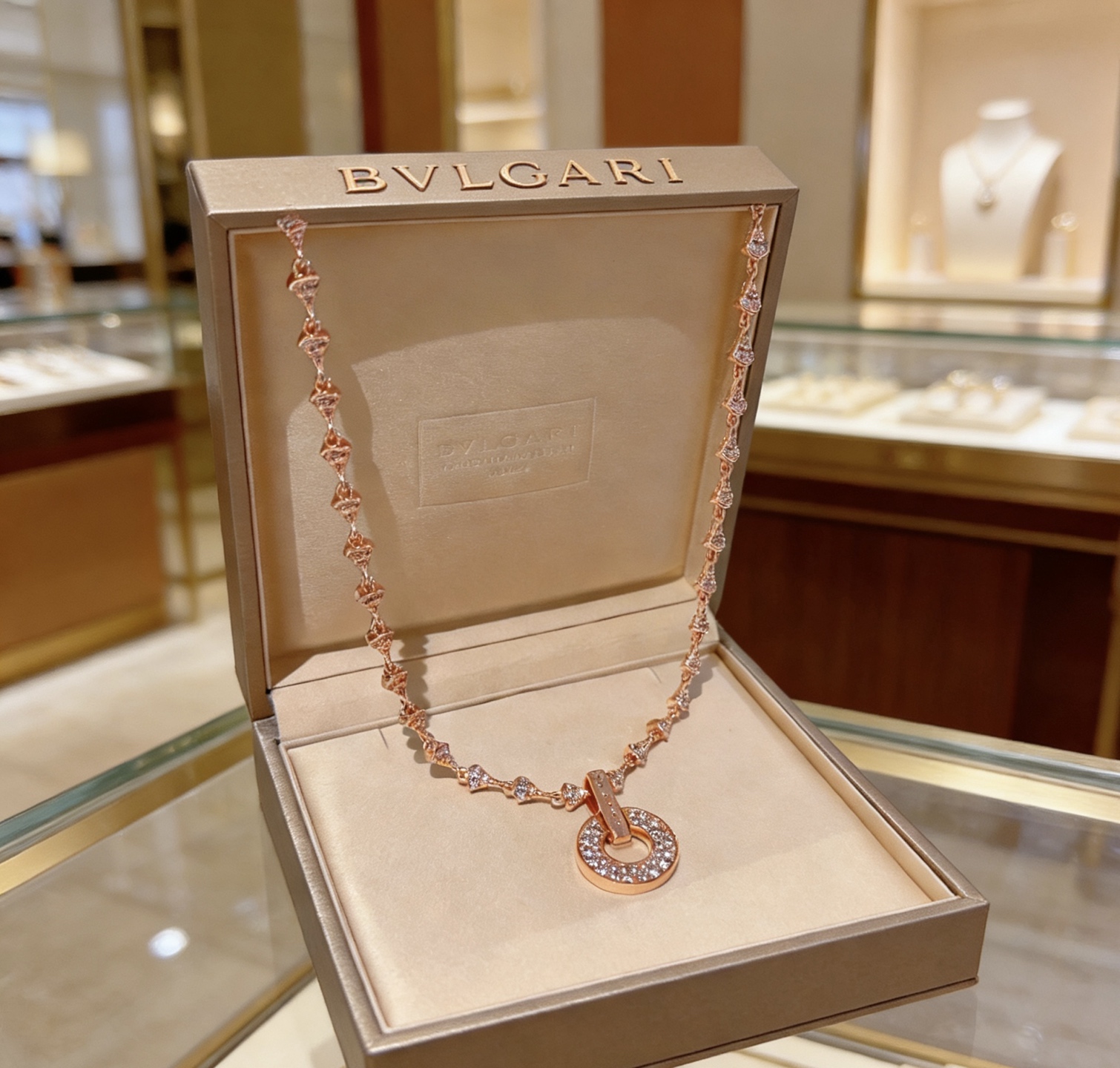Bvlgari DIVAS DREAM necklace Rose gold with clear pave diamonds 42cm