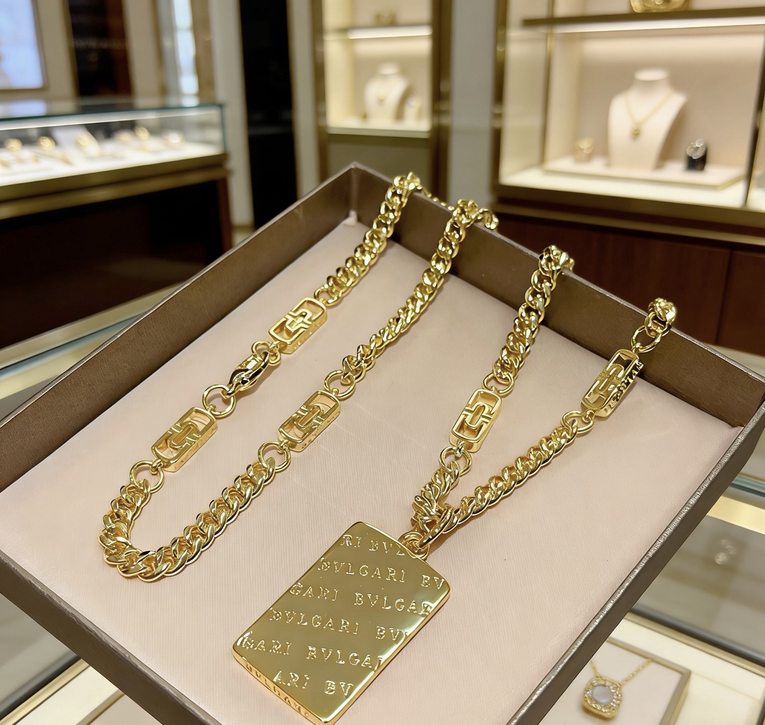 Bvlgari Bvlgari Bvlgari necklace 18K yellow gold 60cm