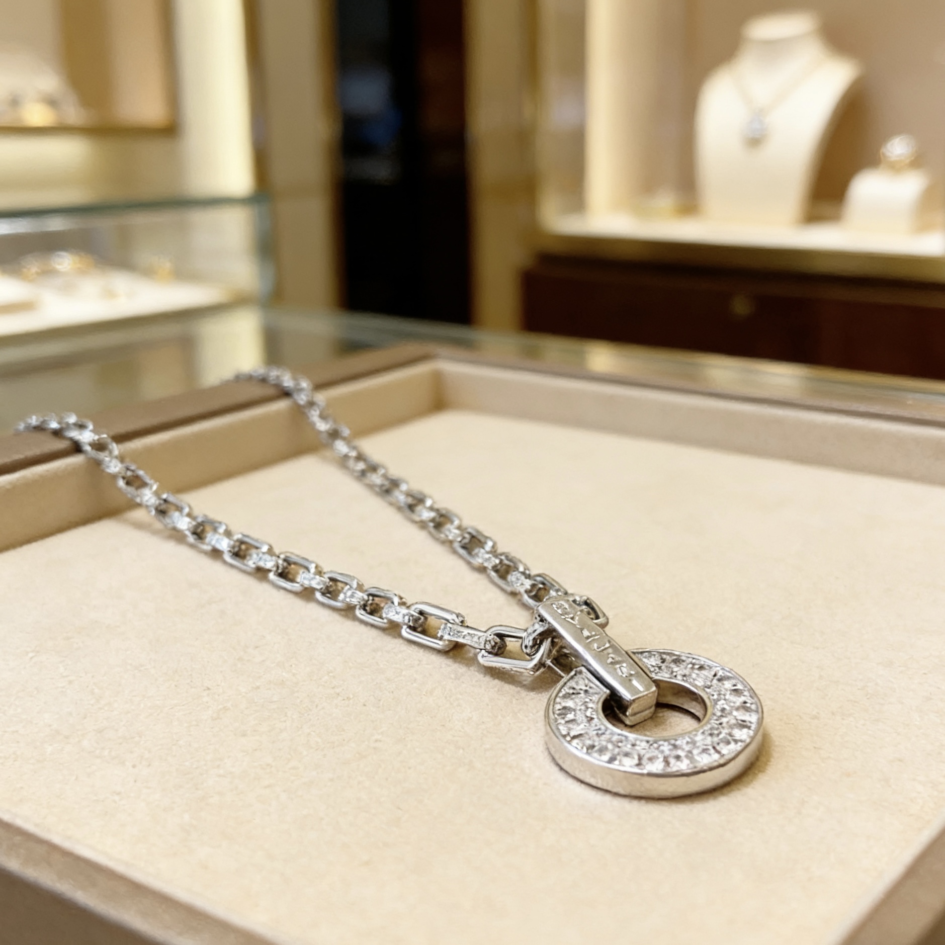 Bvlgari Bvlgari V necklace 18K white gold with pave diamonds 60cm