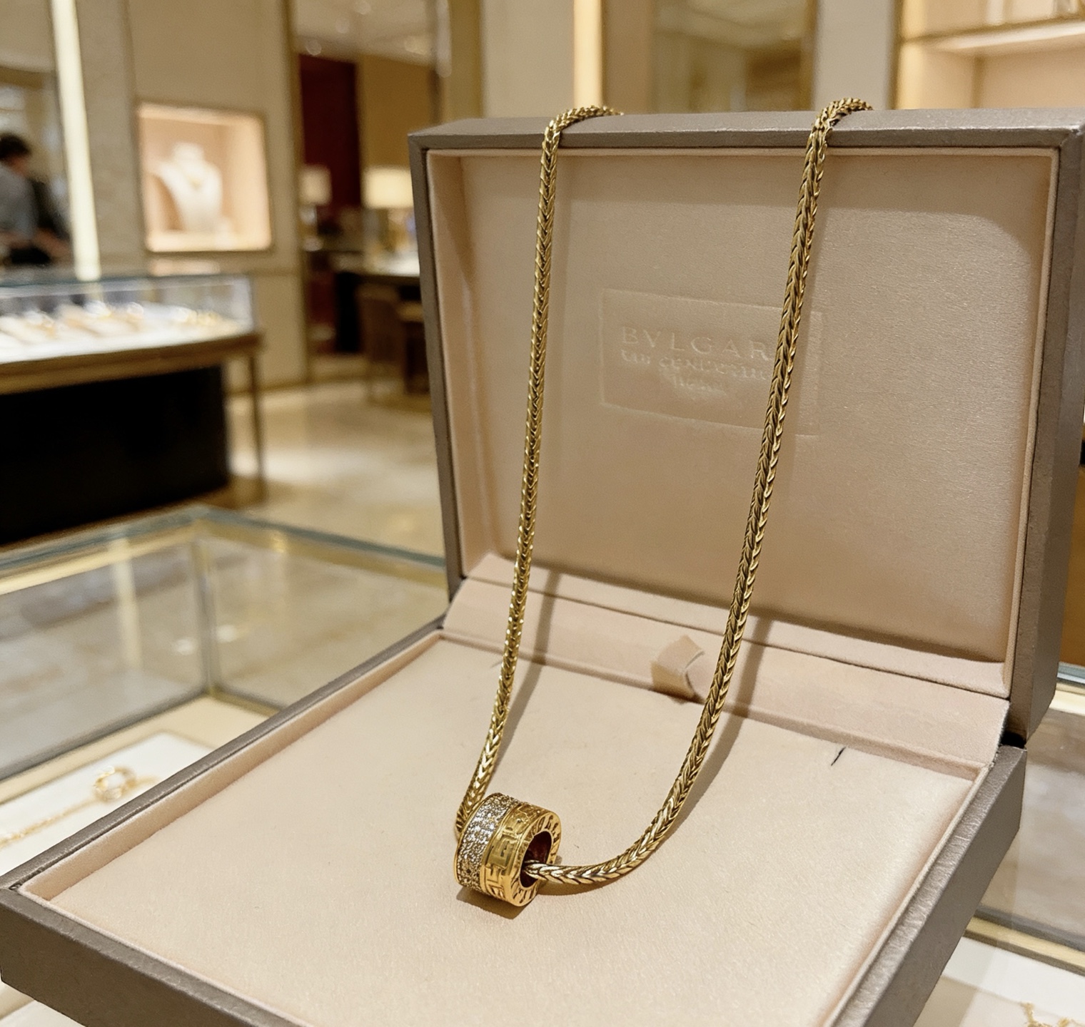Bvlgari B zero1 necklace 18K yellow gold with pave set clear diamonds 60cm