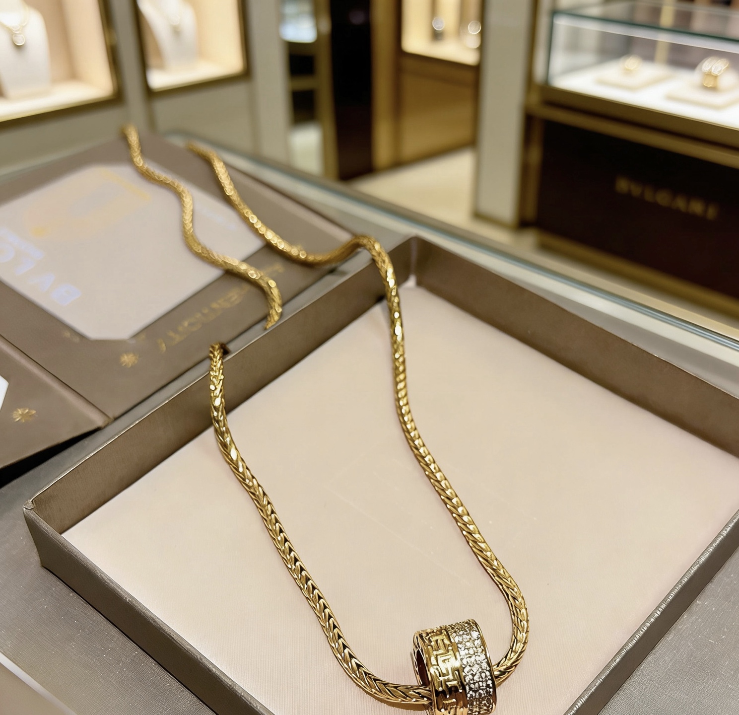 Bvlgari B zero1 necklace 18K yellow gold with pave set clear diamonds 60cm