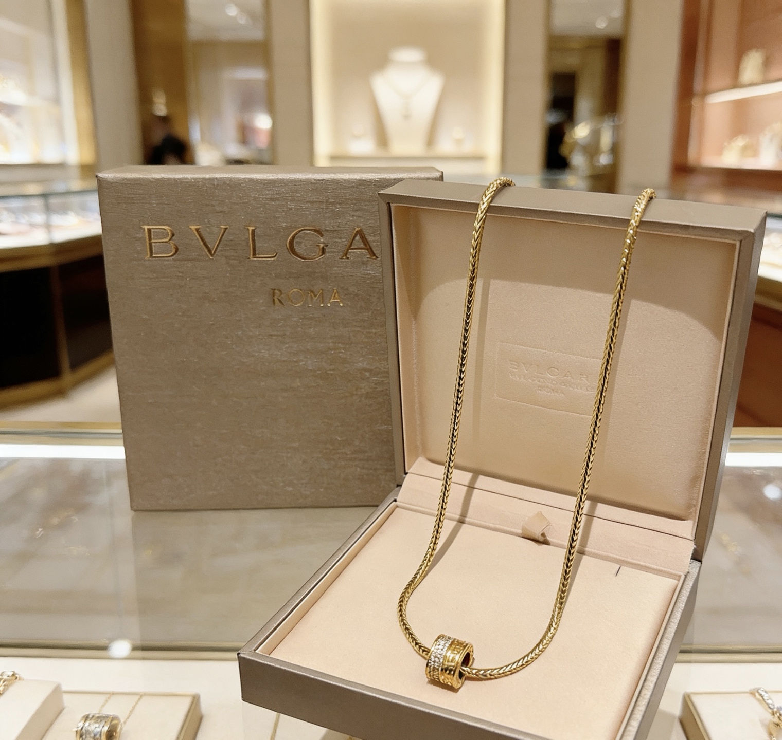 Bvlgari B zero1 necklace 18K yellow gold with pave set clear diamonds 60cm