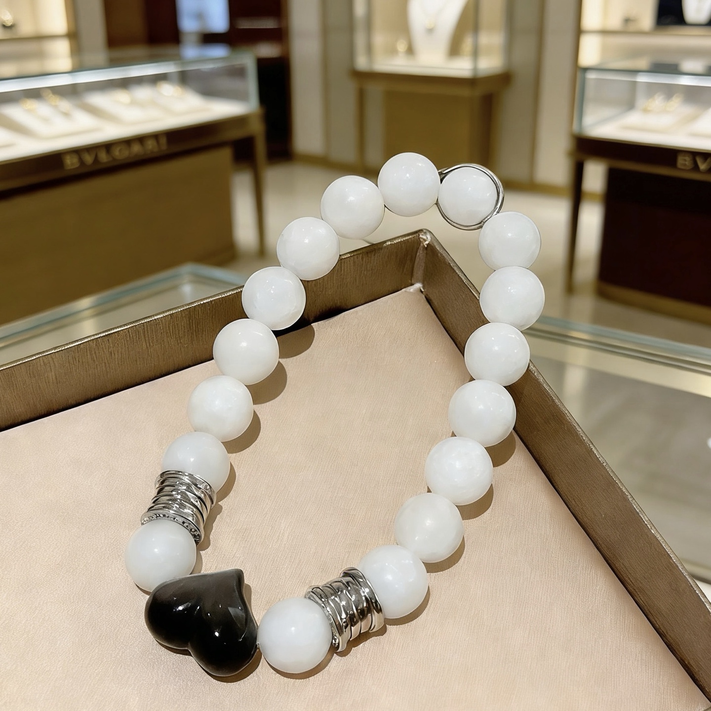 Bvlgari DIVAS DREAM bracelet silver-toned metal with white beads and black heart charm 18