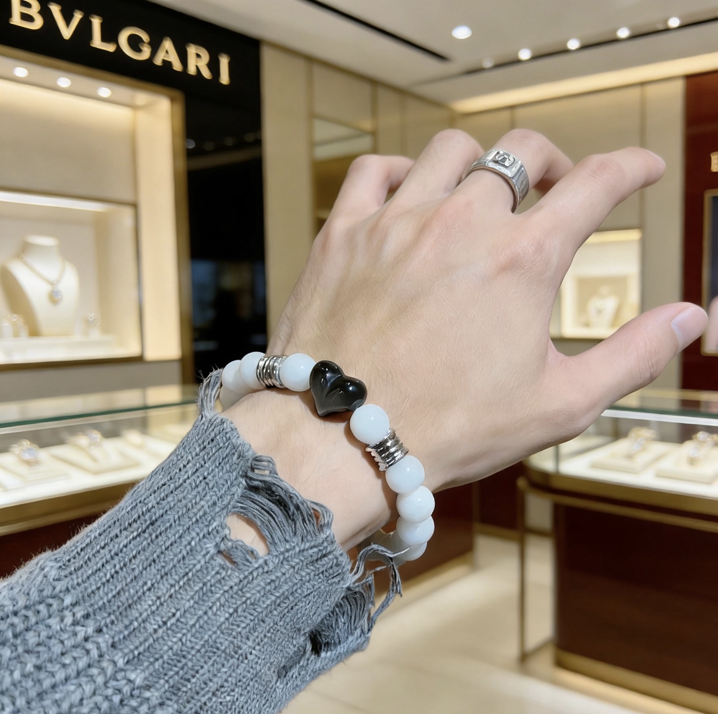 Bvlgari DIVAS DREAM bracelet silver-toned metal with white beads and black heart charm 18
