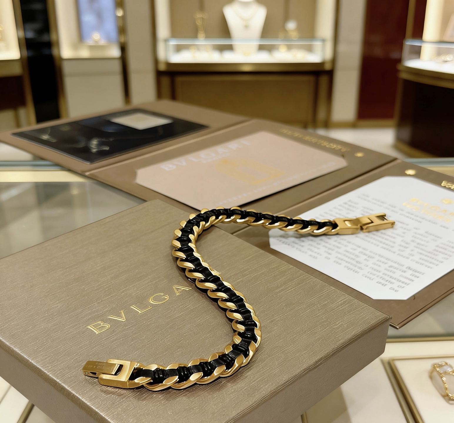 Bvlgari Bvlgari Bvlgari bracelet gold-tone metal with black leather braid 19cm
