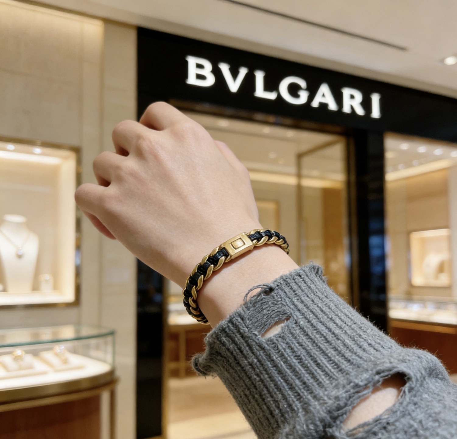 Bvlgari Bvlgari Bvlgari bracelet gold-tone metal with black leather braid 19cm