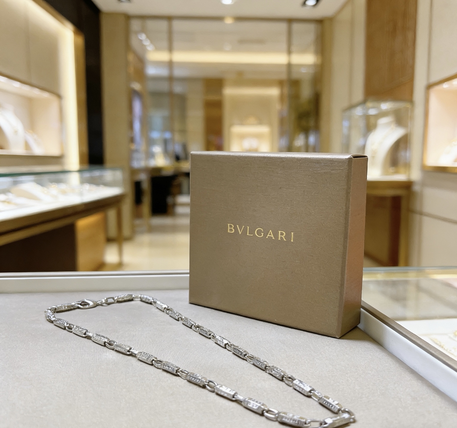 Bvlgari Bvlgari Bvlgari necklace silver-toned metal with clear diamond accents 50cm