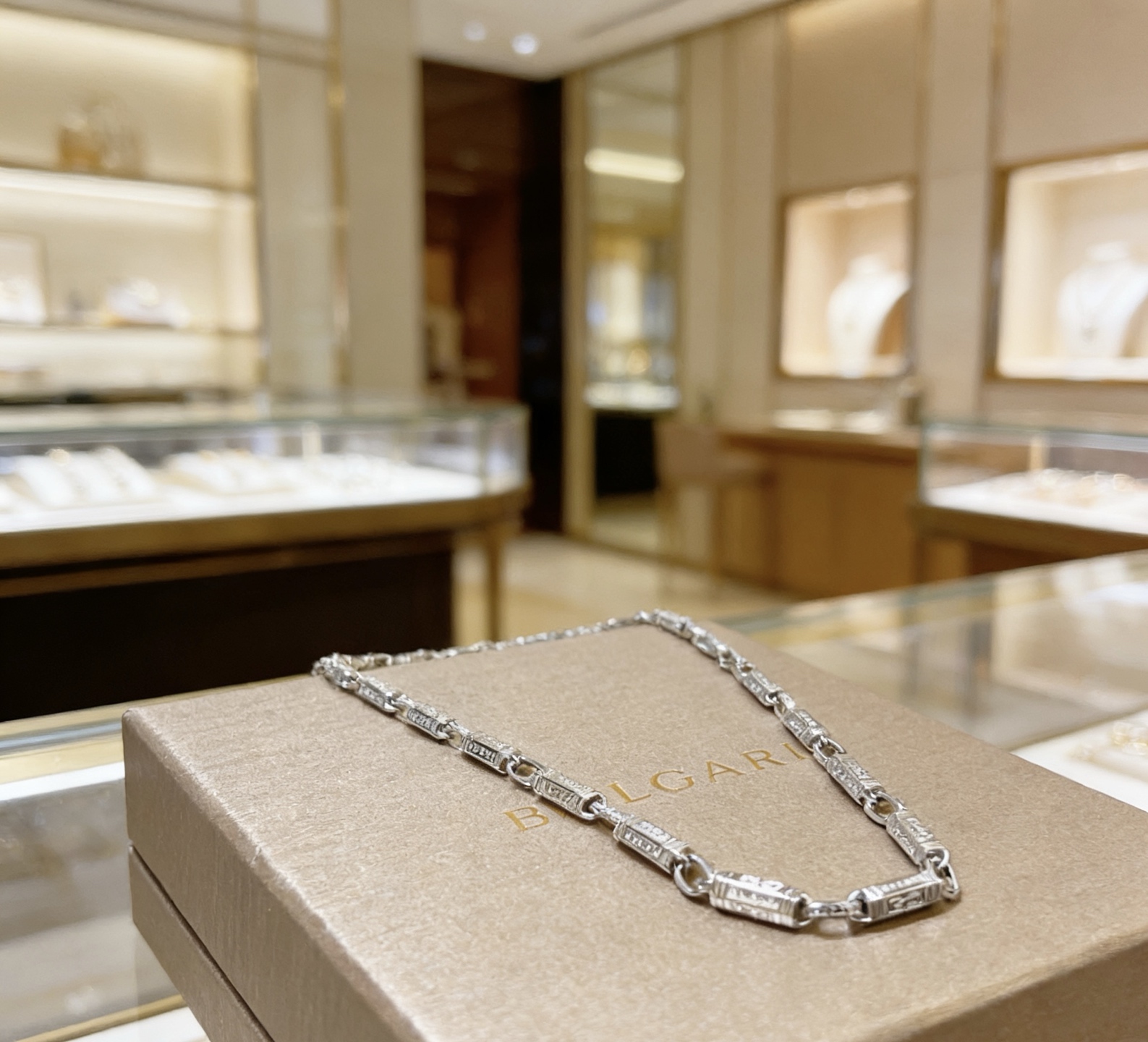 Bvlgari Bvlgari Bvlgari necklace silver-toned metal with clear diamond accents 50cm