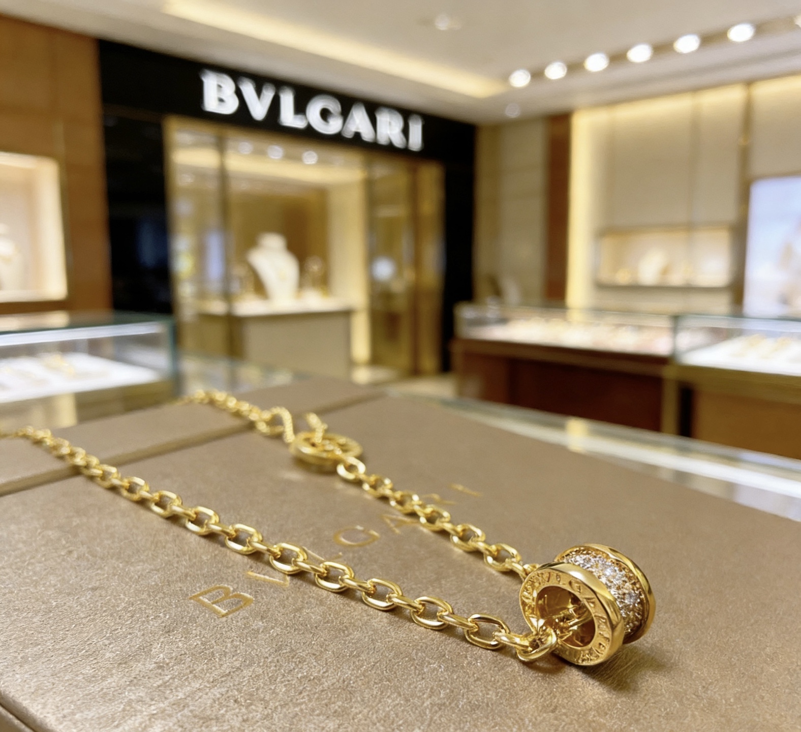 Bvlgari B zero1 necklace yellow gold with clear pave diamonds 60cm