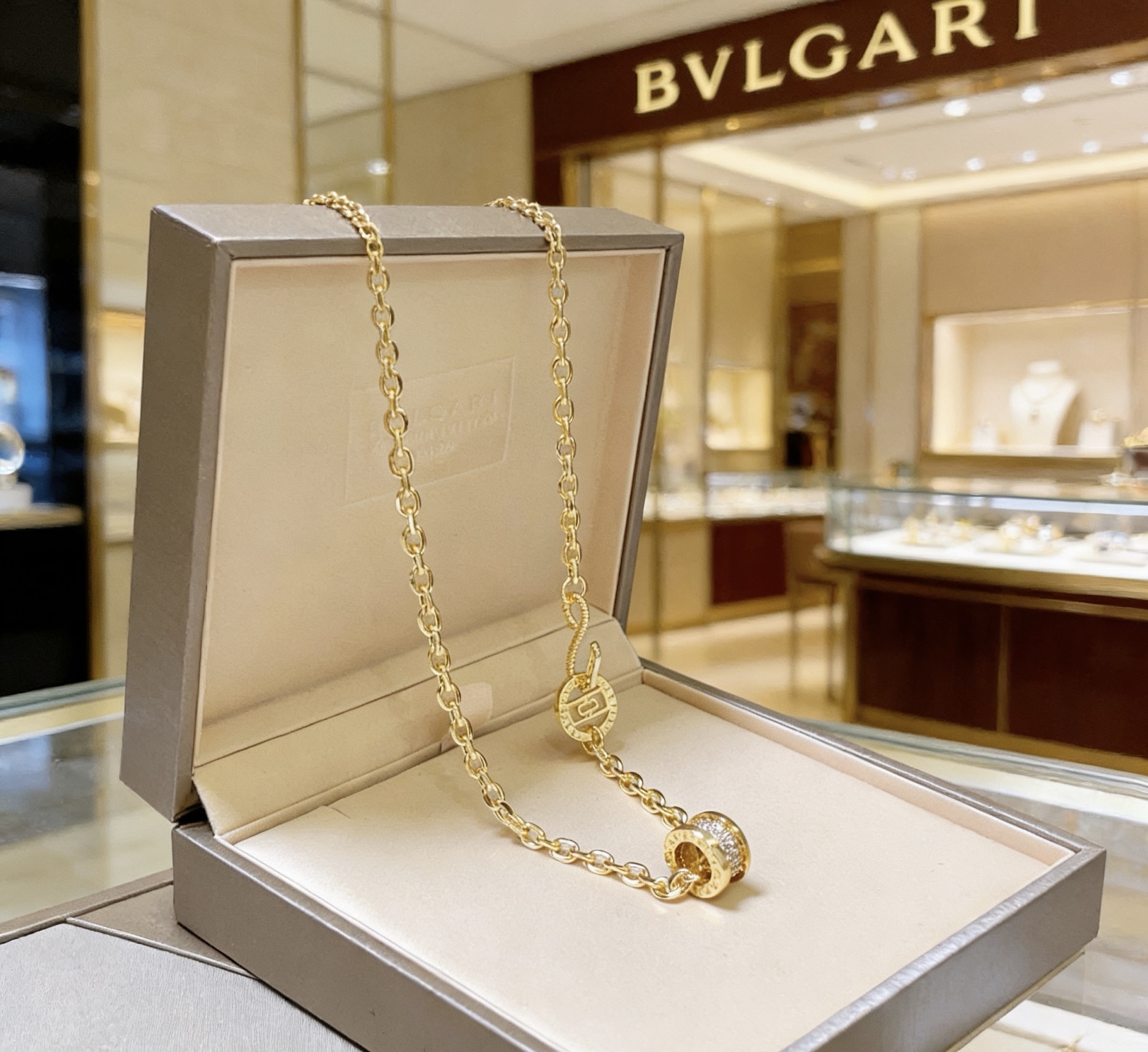 Bvlgari B zero1 necklace yellow gold with clear pave diamonds 60cm