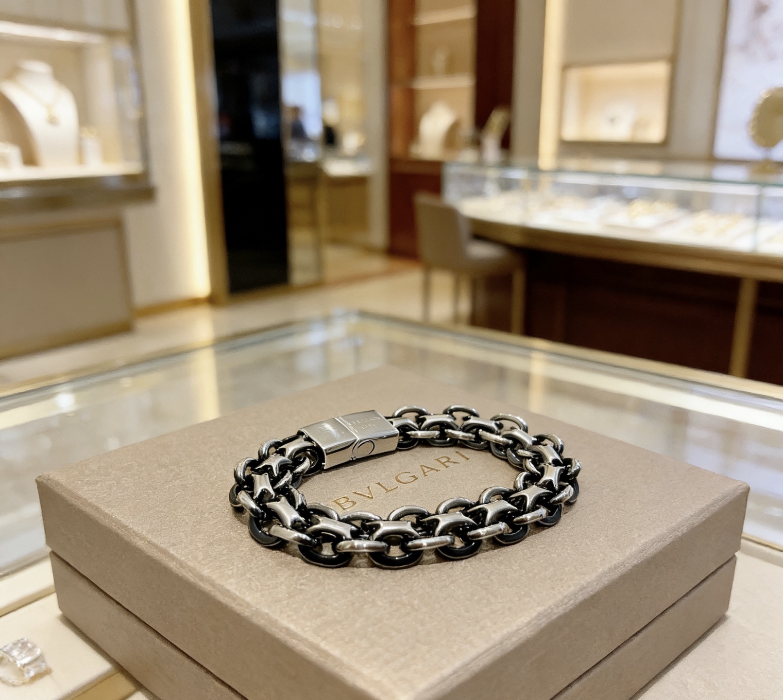 Bvlgari Divas Dream bracelet 18k white gold with black ceramic 19cm