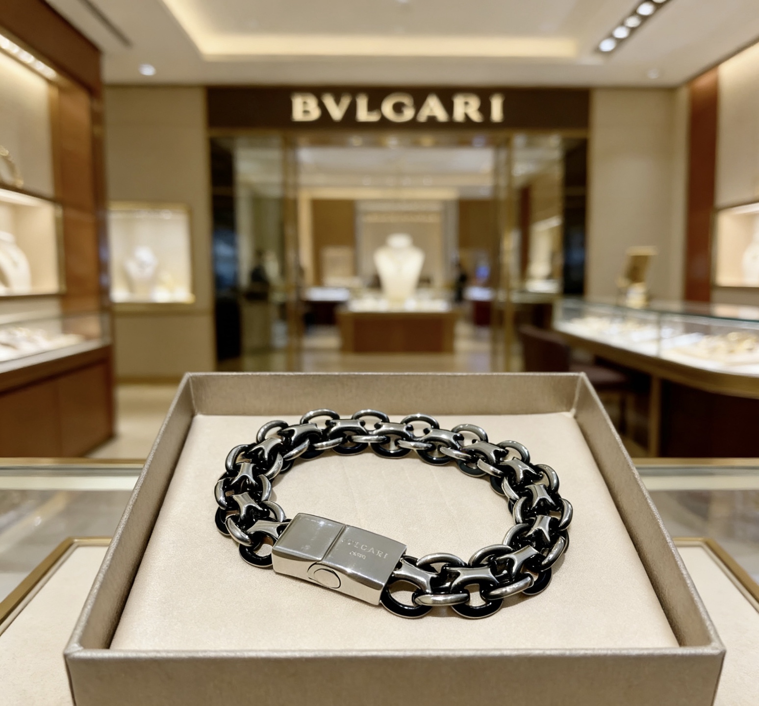 Bvlgari Divas Dream bracelet 18k white gold with black ceramic 19cm