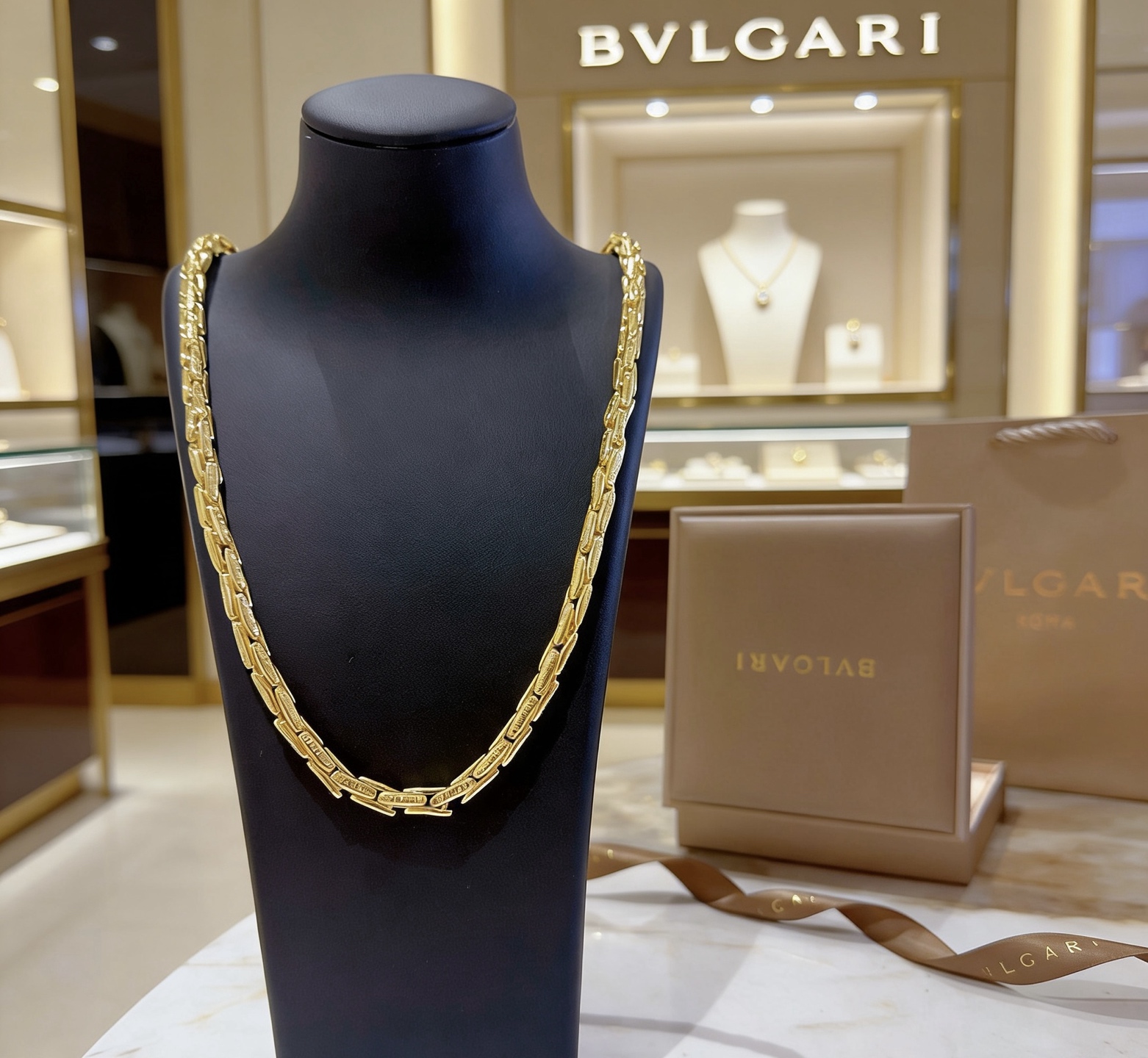 Bvlgari Bvlgari V necklace Yellow Gold 50cm