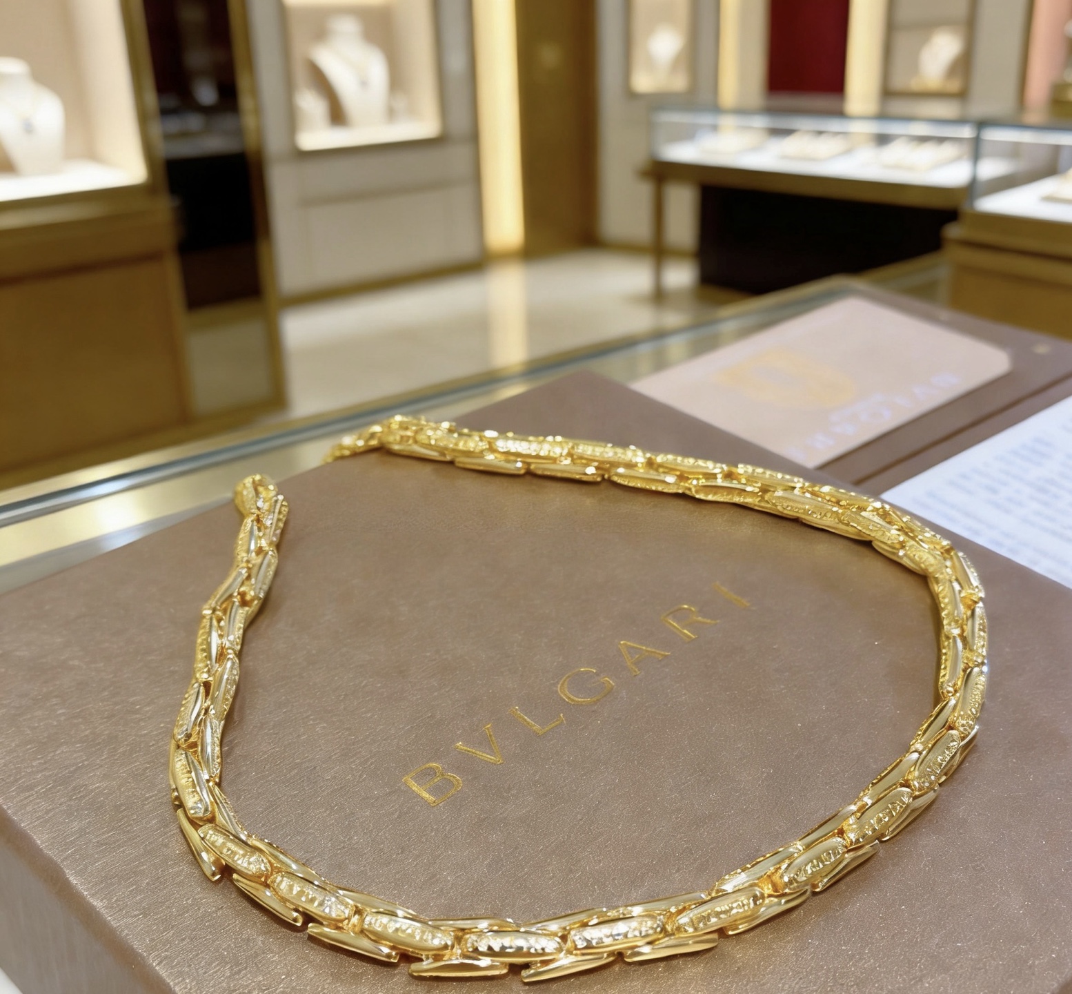 Bvlgari Bvlgari V necklace Yellow Gold 50cm