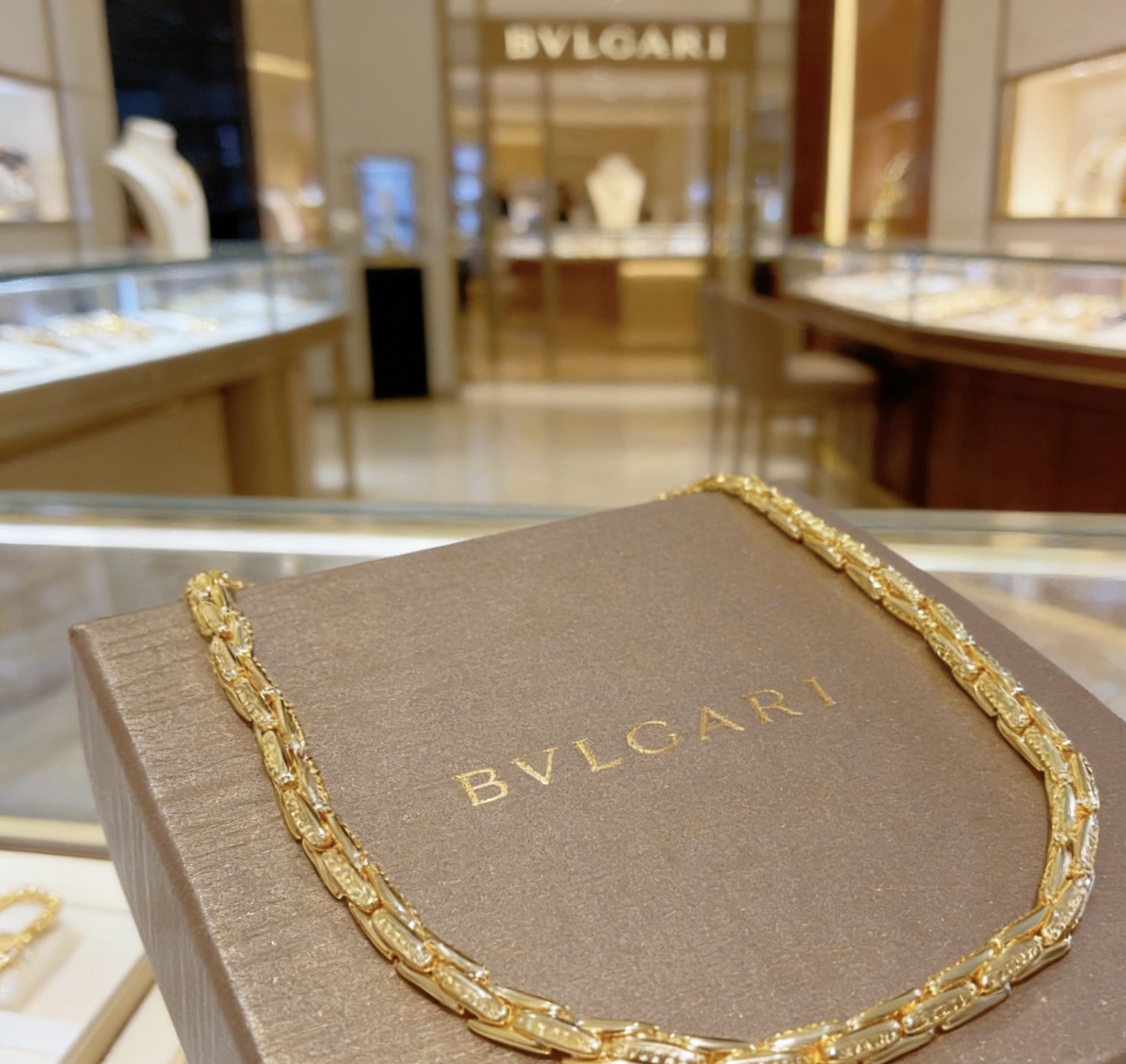Bvlgari Bvlgari V necklace Yellow Gold 50cm