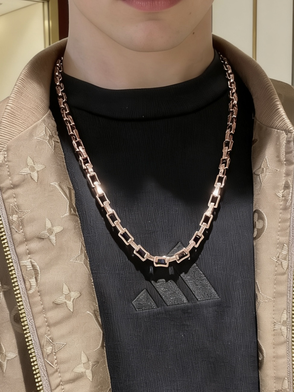 Bvlgari Bvlgari V necklace 18K rose gold with diamond accents 45cm