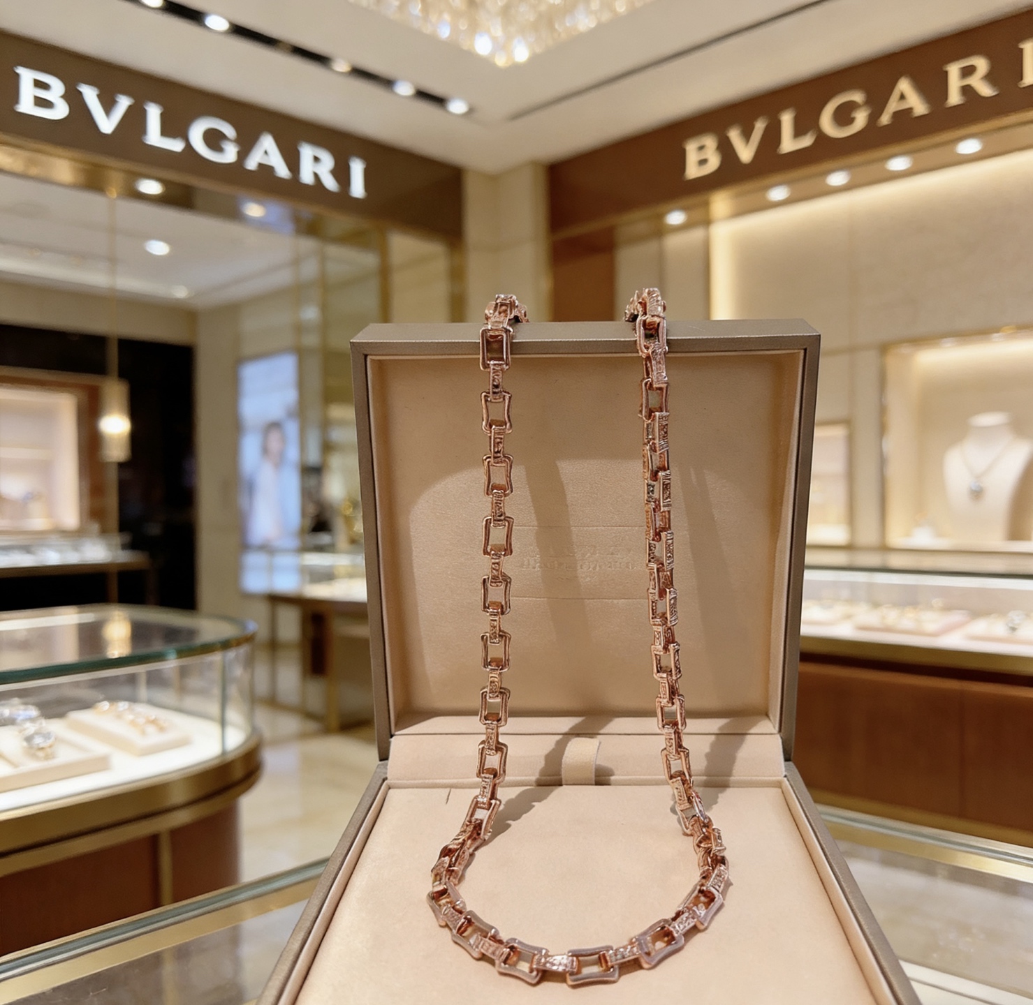 Bvlgari Bvlgari V necklace 18K rose gold with diamond accents 45cm
